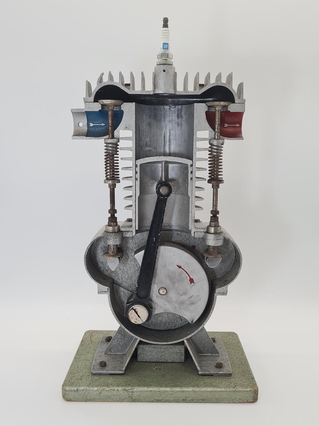 Model edukacyjny silnika spalinowego, aluminium srebrny, stal zielony, Polska, lata 70. - 370424
