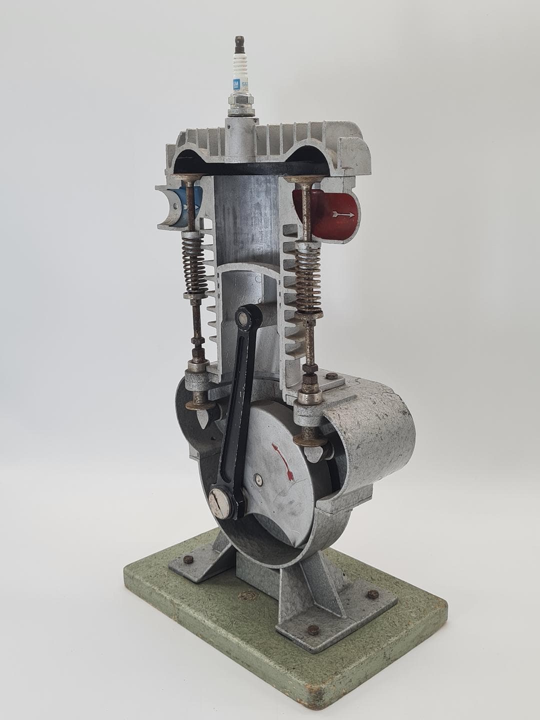 Model edukacyjny silnika spalinowego, aluminium srebrny, stal zielony, Polska, lata 70. - 370421