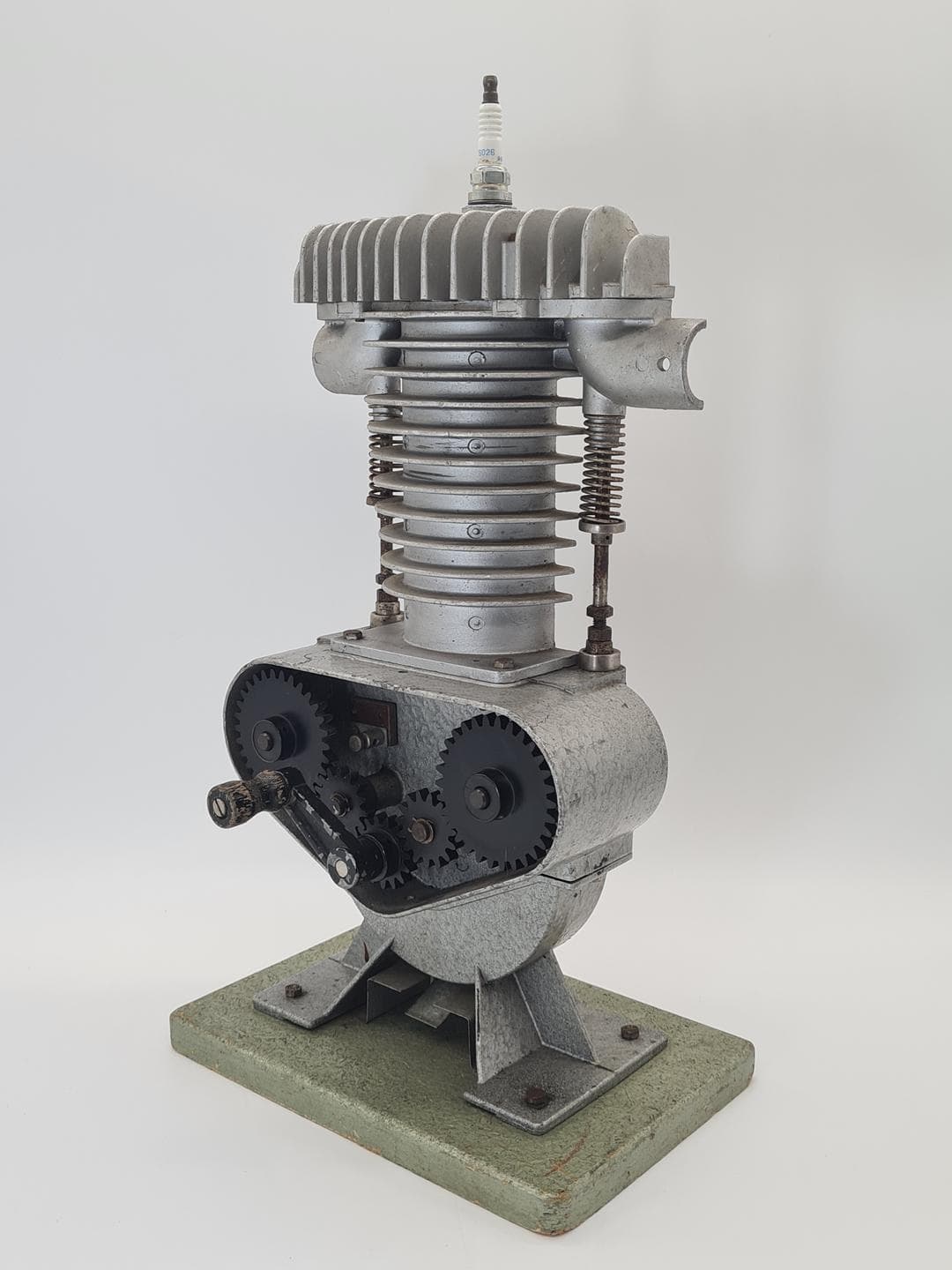 Model edukacyjny silnika spalinowego, aluminium srebrny, stal zielony, Polska, lata 70. - 370419