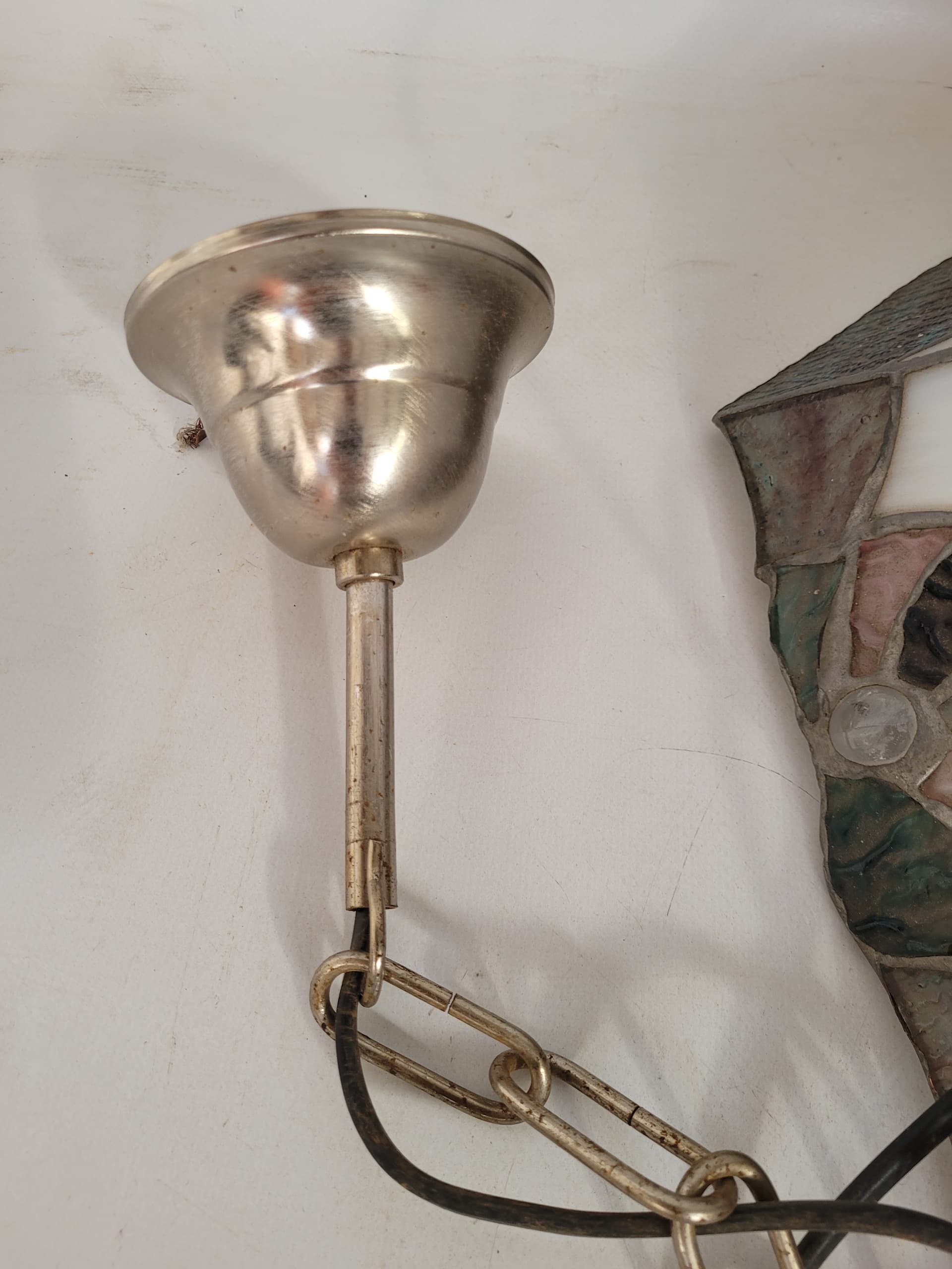 Lampa wisząca Tiffany, szkło sodowe biały różowy zielony niebieski beżowy, lata 70. - 370547