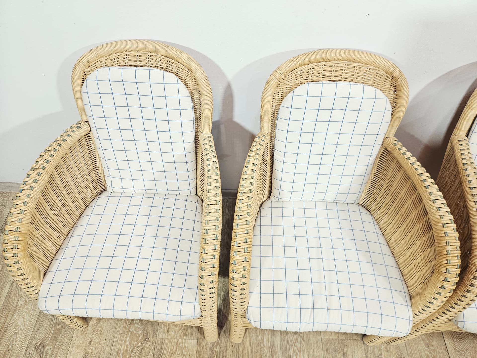 Zestaw czterech foteli, rattan beżowy, tkanina czarna, Niemcy, lata 90. - 370795