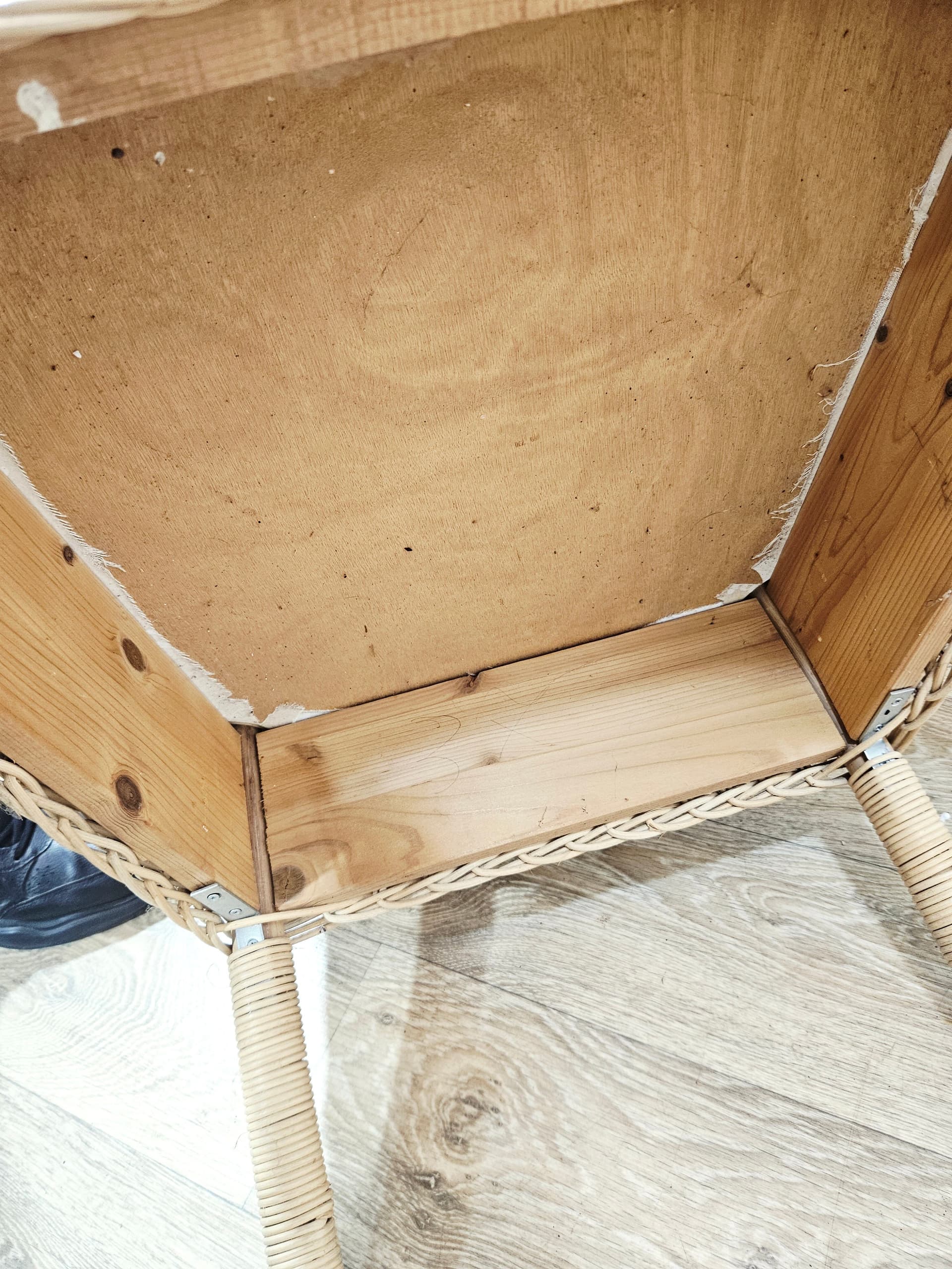 Zestaw czterech foteli, rattan beżowy, tkanina czarna, Niemcy, lata 90. - 370805