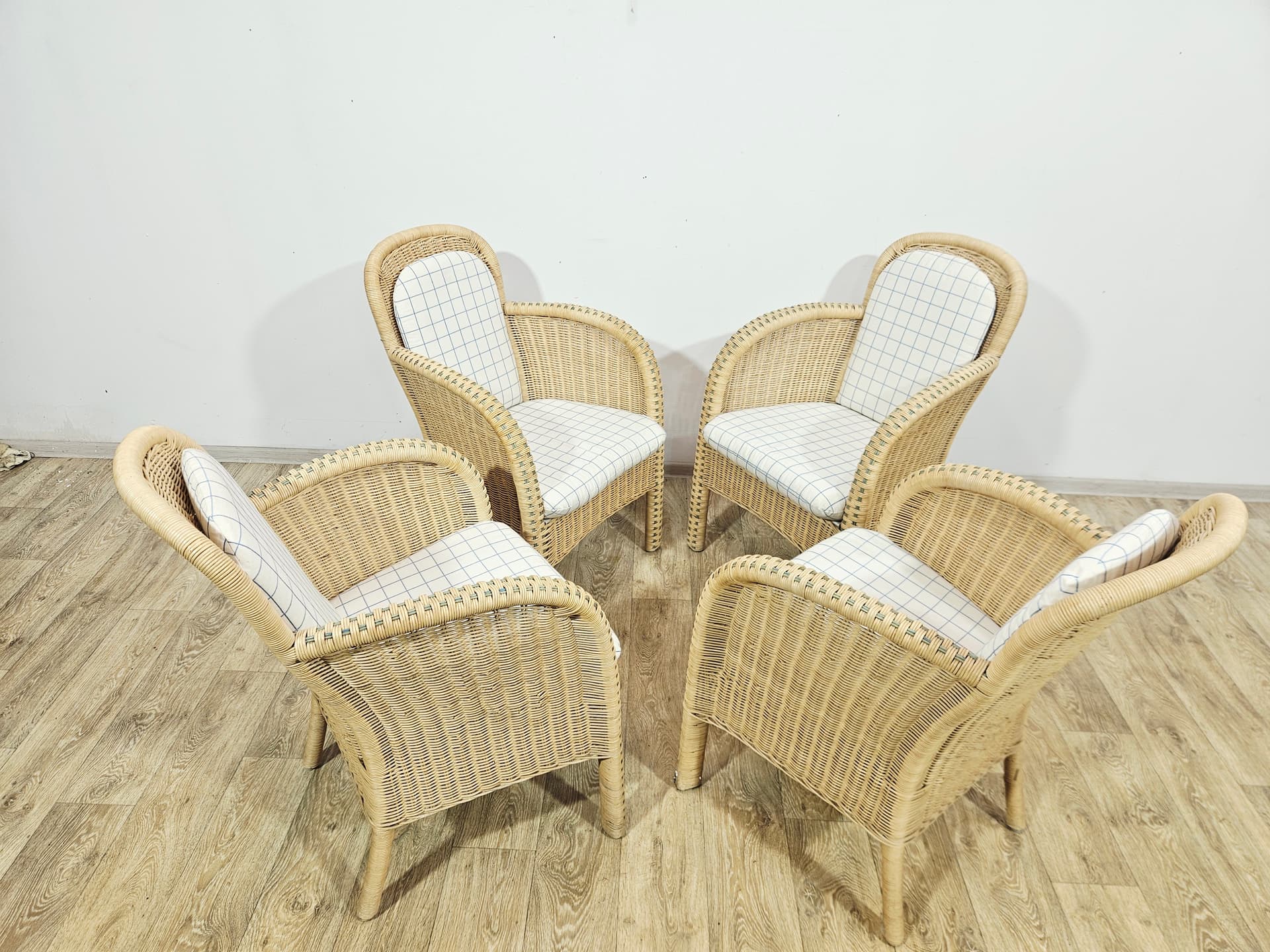 Zestaw czterech foteli, rattan beżowy, tkanina czarna, Niemcy, lata 90. - 370804