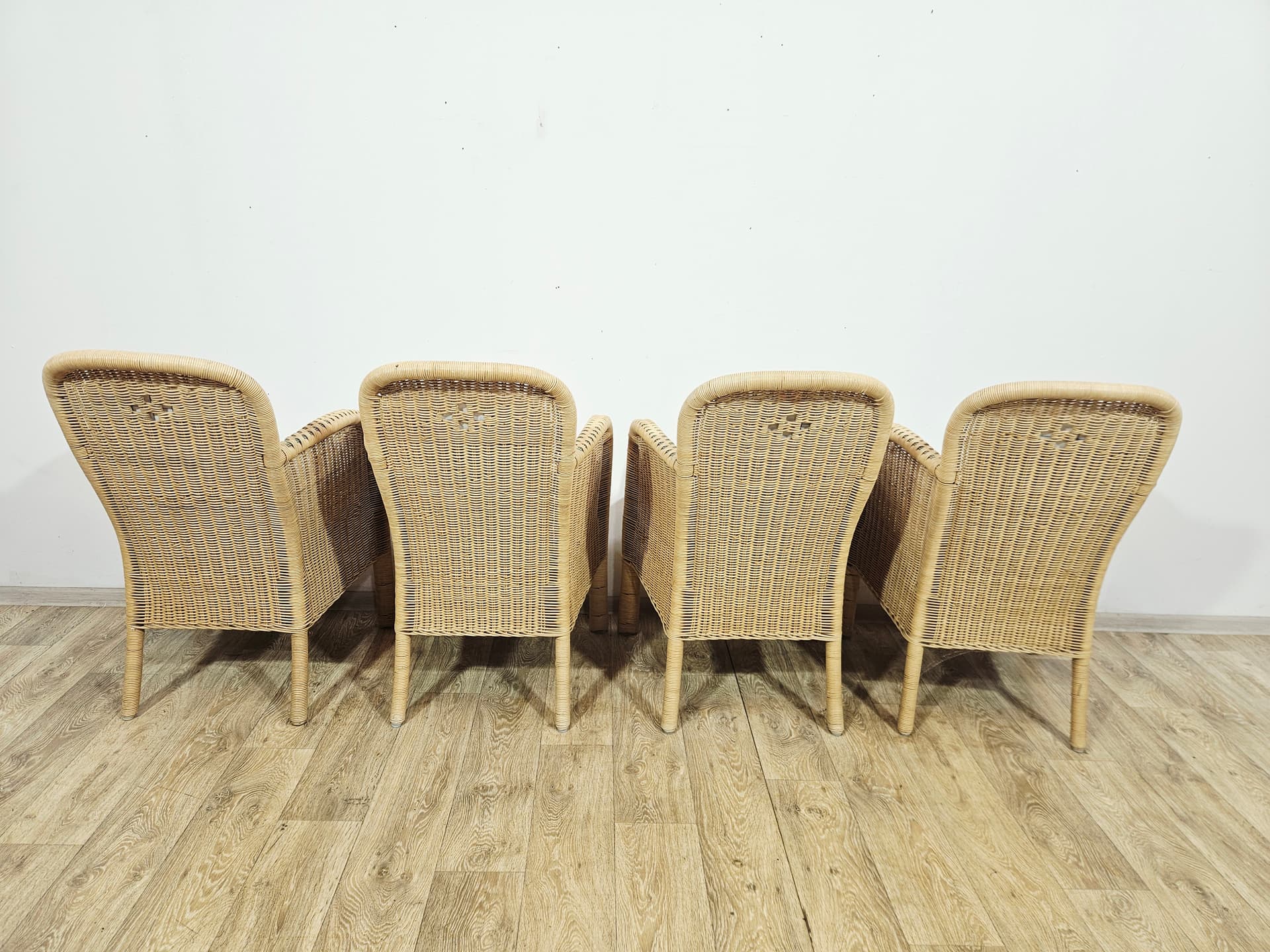 Zestaw czterech foteli, rattan beżowy, tkanina czarna, Niemcy, lata 90. - 370802