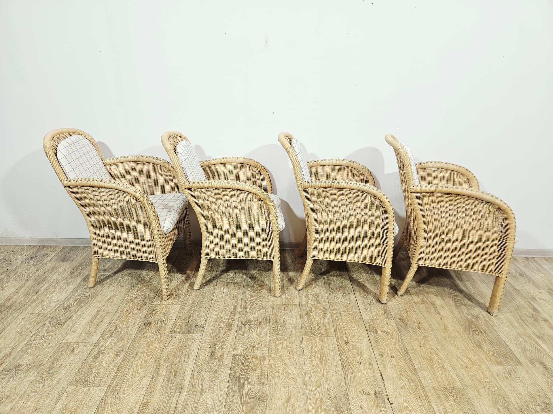 Zestaw czterech foteli, rattan beżowy, tkanina czarna, Niemcy, lata 90. - 370803