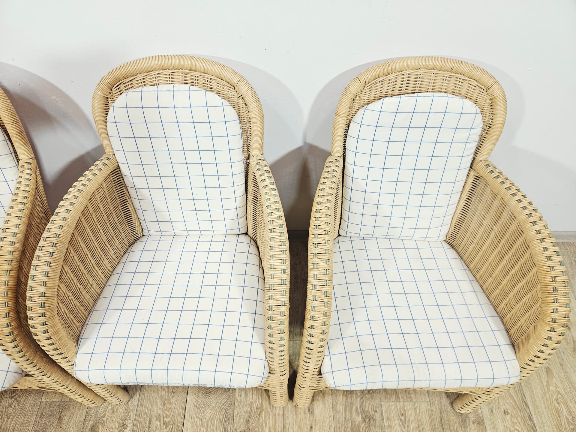 Zestaw czterech foteli, rattan beżowy, tkanina czarna, Niemcy, lata 90. - 370796