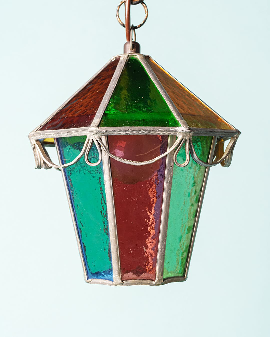 Lampa wisząca witrażowa, zielony czerwony niebieski, szkło metal, Dania, lata 70. - 370847
