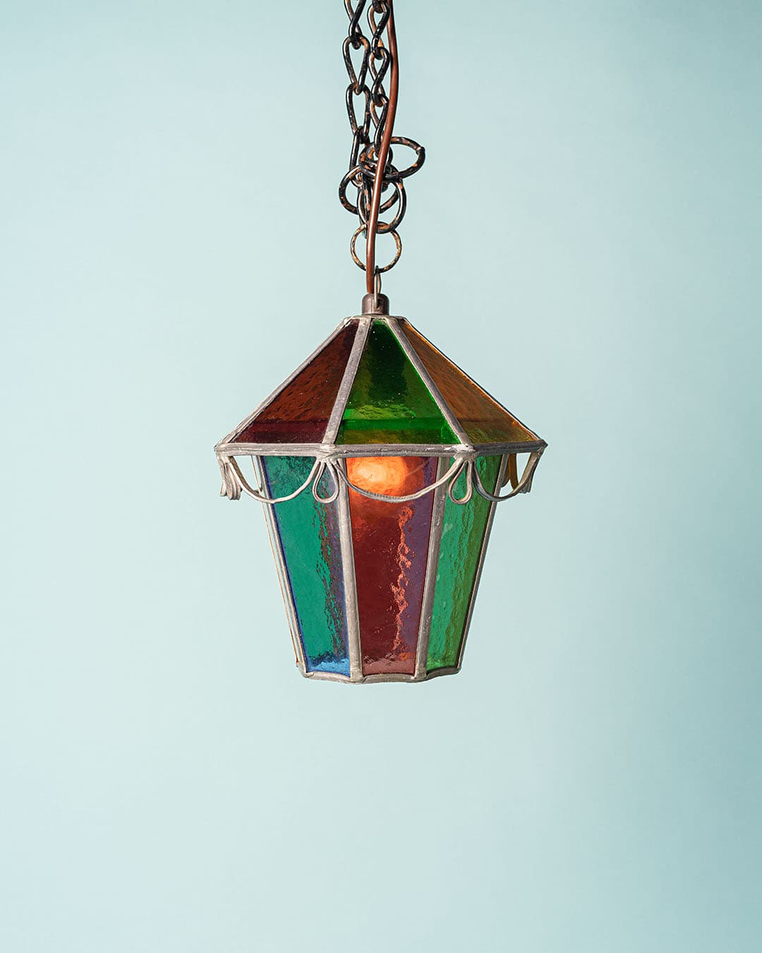 Lampa wisząca witrażowa, zielony czerwony niebieski, szkło metal, Dania, lata 70. - 370845