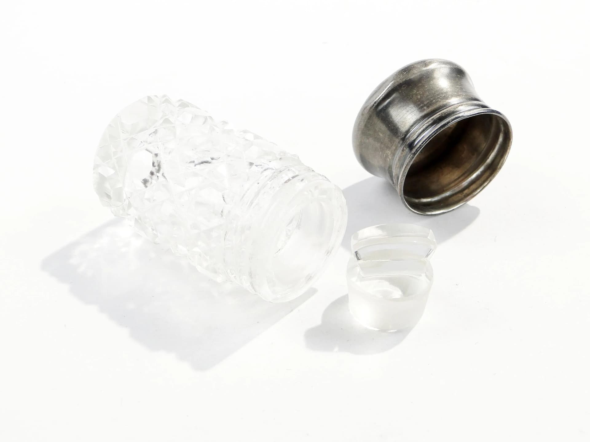 Flakon na perfumy, przezroczysty kryształ, srebro, Wielka Brytania, początek XX w. - 371097