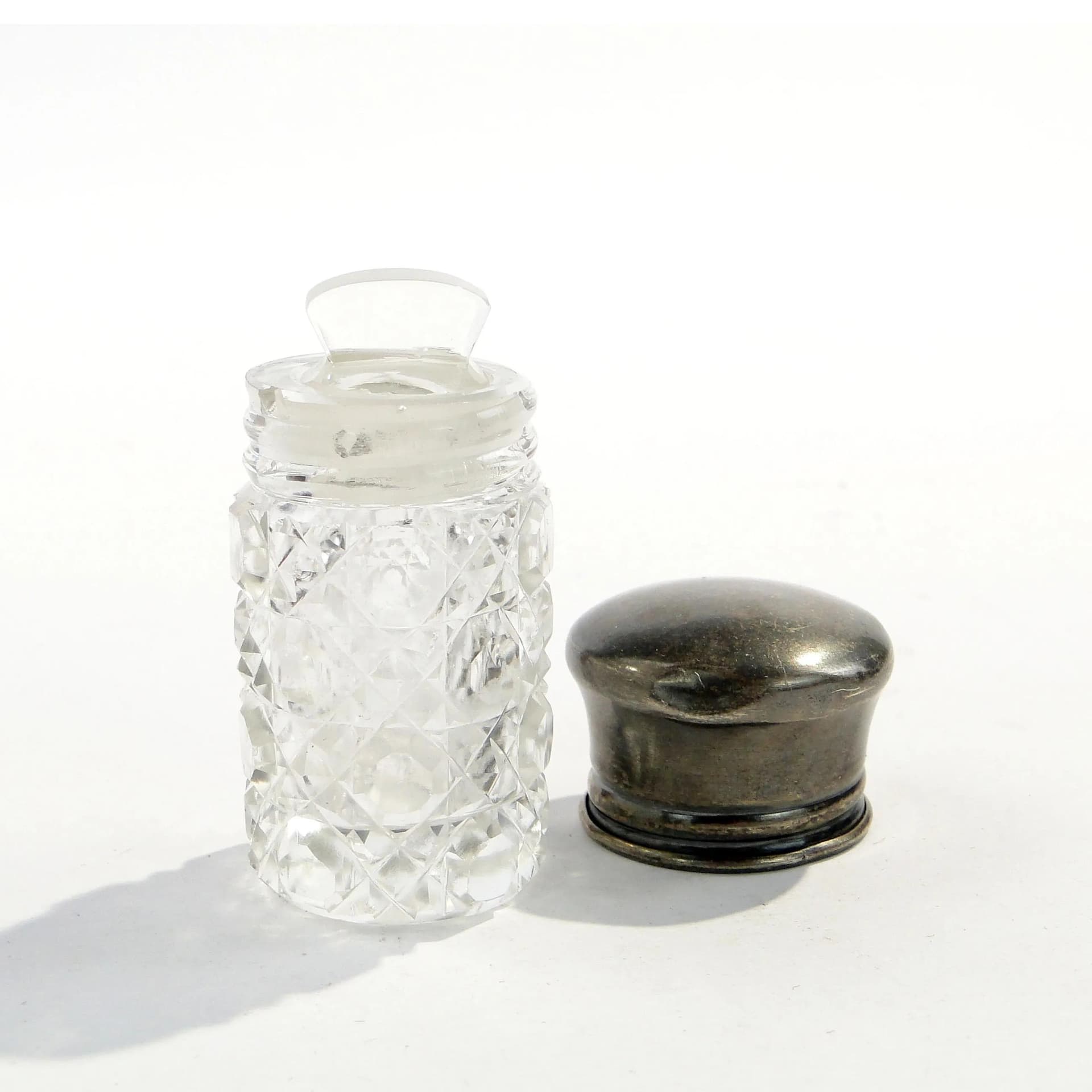 Flakon na perfumy, przezroczysty kryształ, srebro, Wielka Brytania, początek XX w. - 371094