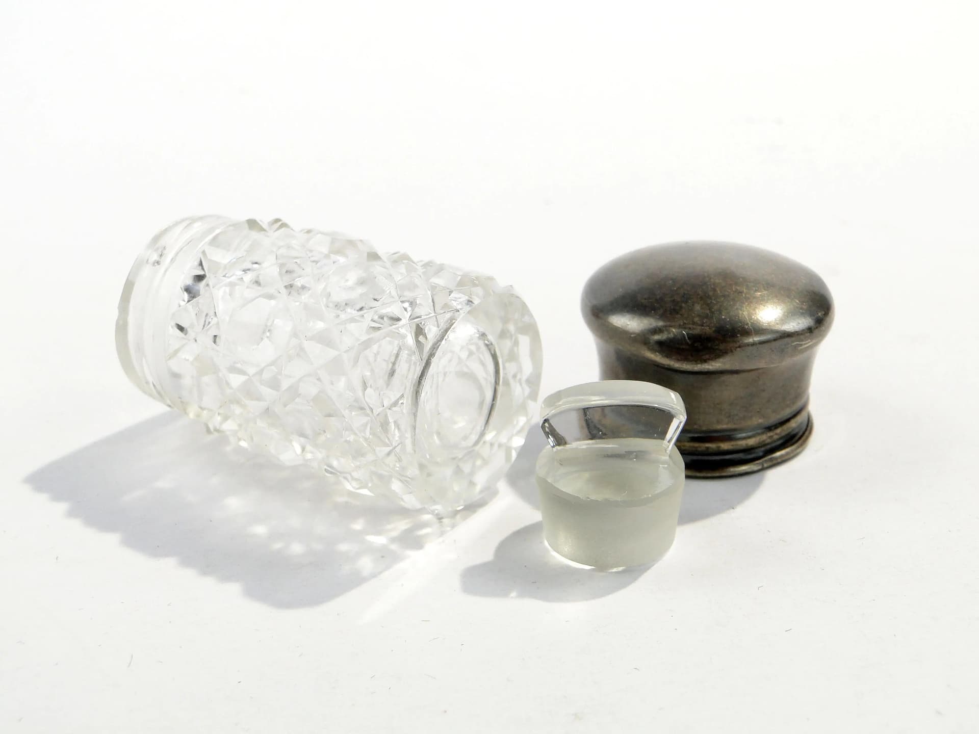 Flakon na perfumy, przezroczysty kryształ, srebro, Wielka Brytania, początek XX w. - 371096