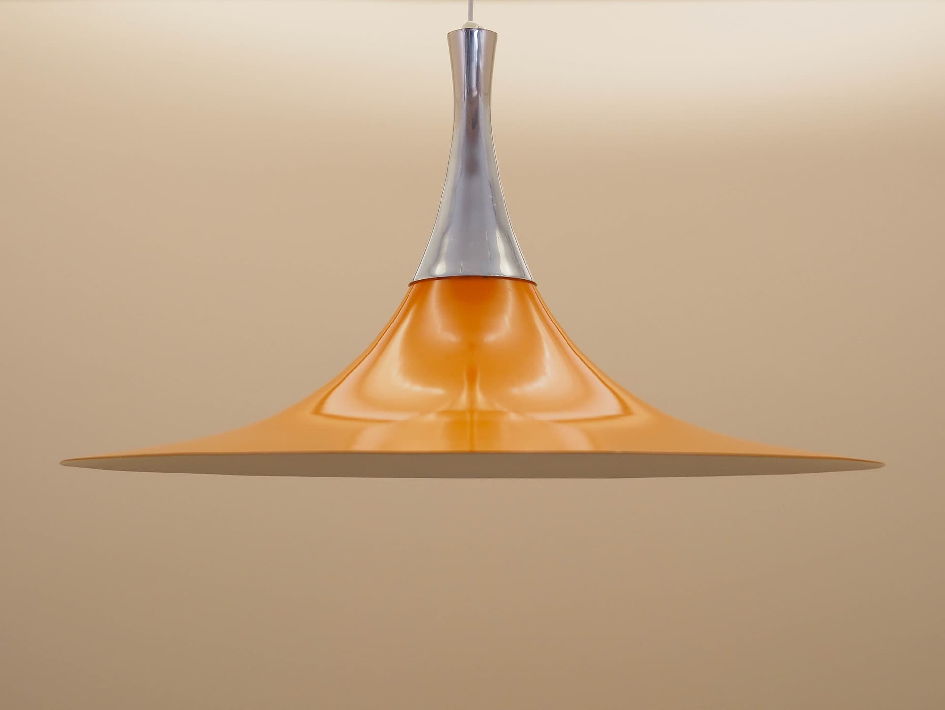 Lampa wisząca, Space Age, pomarańczowy akryl, srebrny aluminium, Dania, lata 60. - 371332