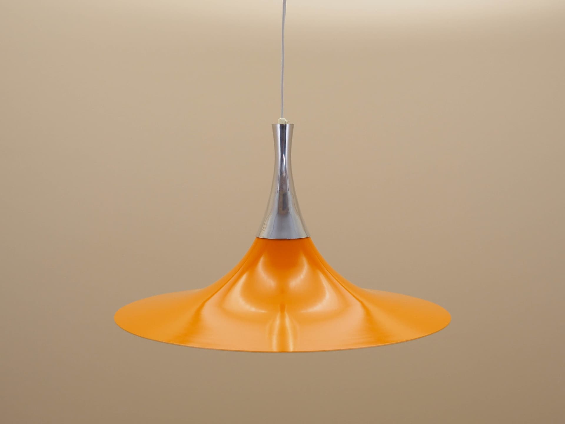 Lampa wisząca, Space Age, pomarańczowy akryl, srebrny aluminium, Dania, lata 60. - 371333
