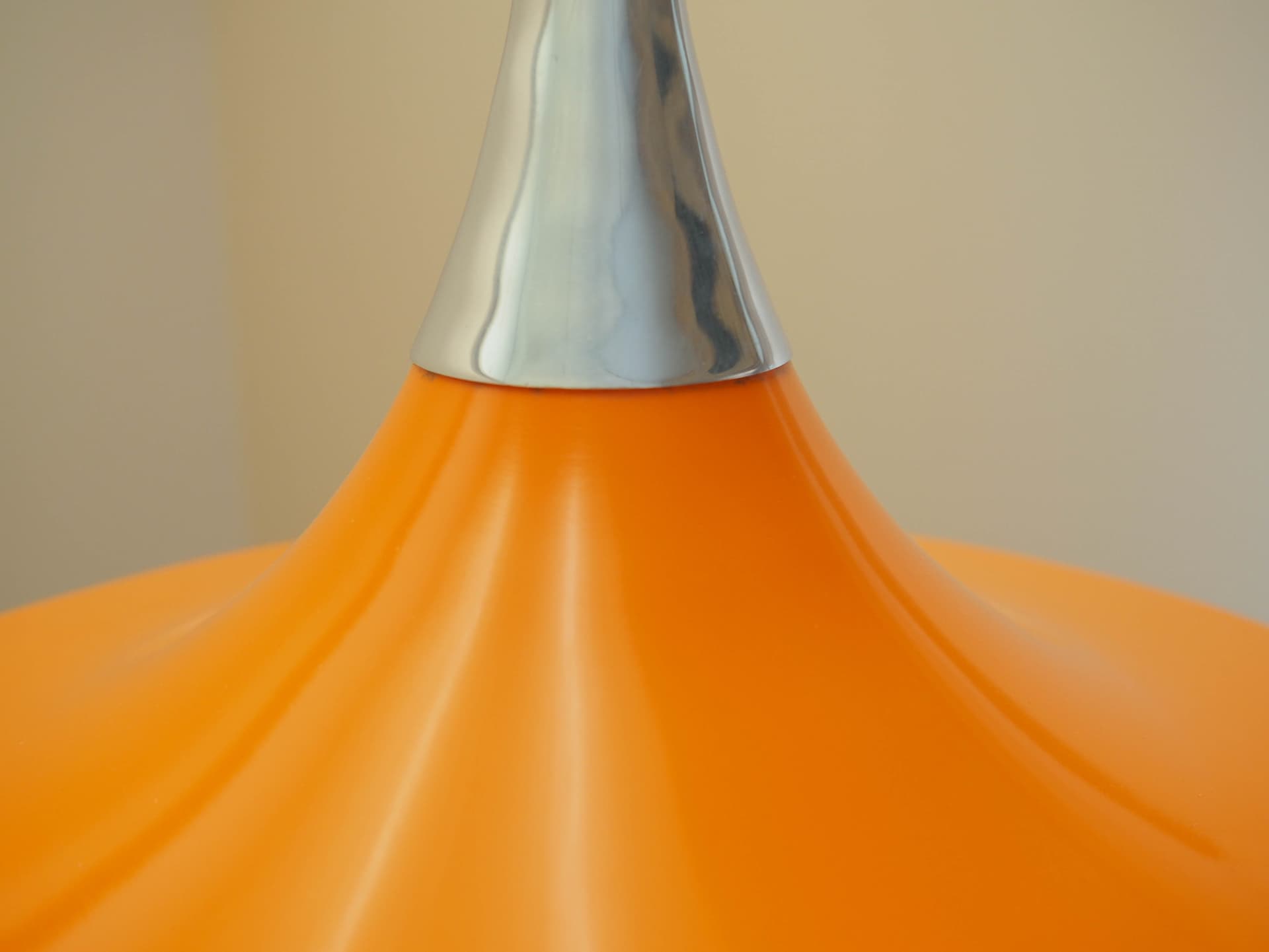 Lampa wisząca, Space Age, pomarańczowy akryl, srebrny aluminium, Dania, lata 60. - 371335