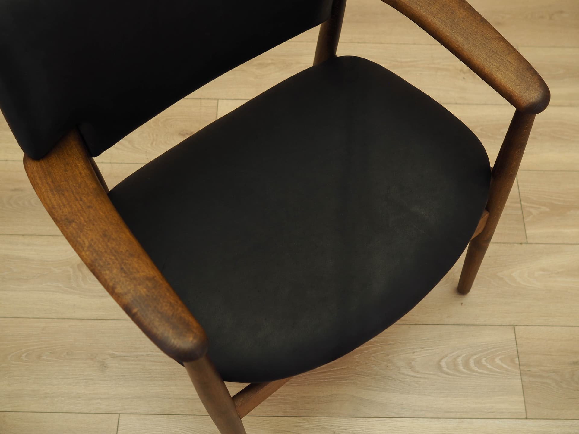 Fotel Larsen & Bender Madsen, dąb brązowy, skóra naturalna czarna, Fritz Hansen, Dania, lata 70. - 371363