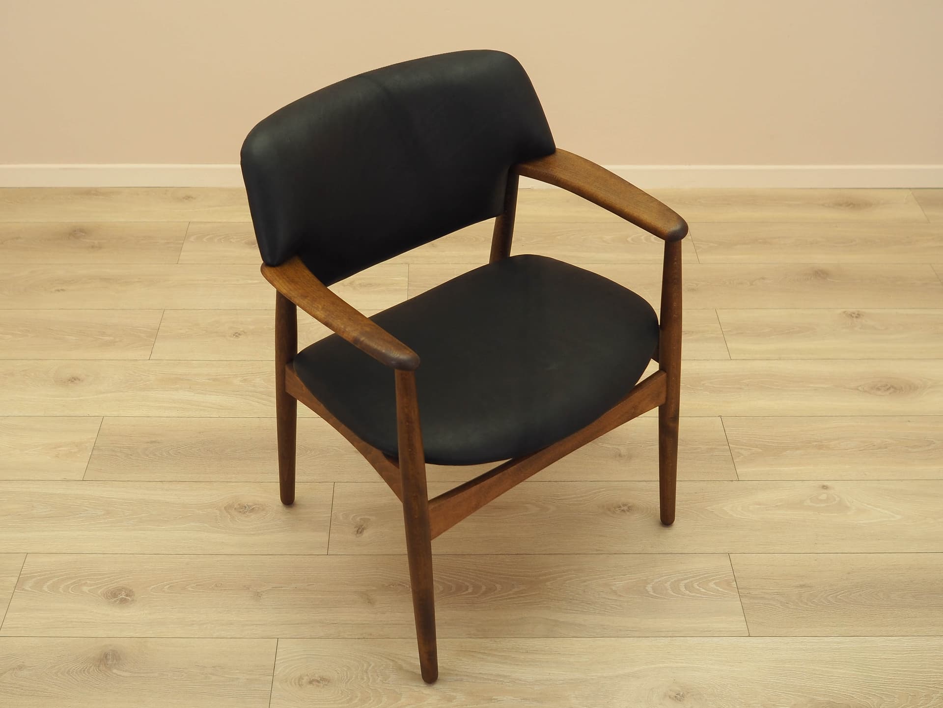 Fotel Larsen & Bender Madsen, dąb brązowy, skóra naturalna czarna, Fritz Hansen, Dania, lata 70. - 371362