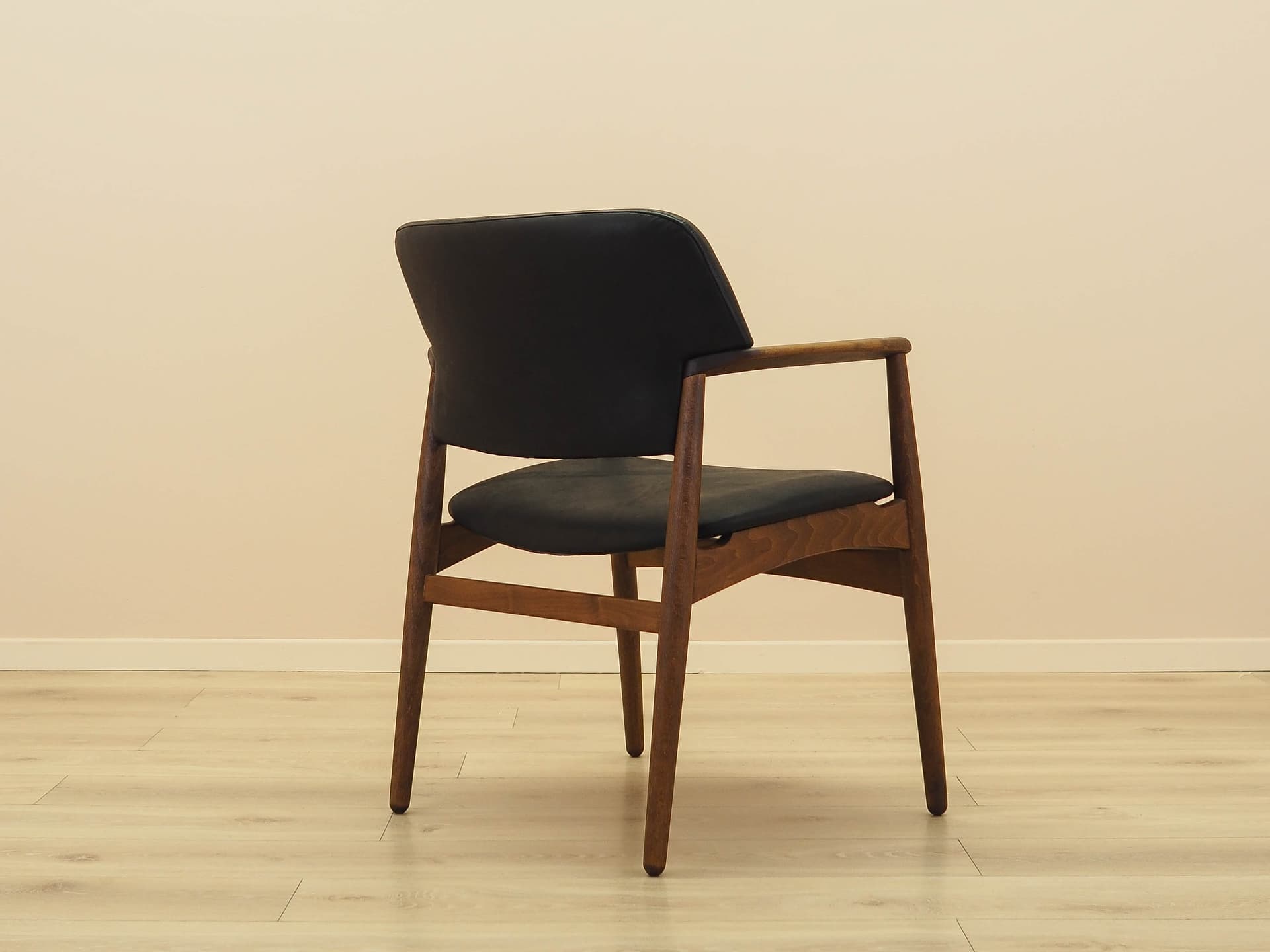 Fotel Larsen & Bender Madsen, dąb brązowy, skóra naturalna czarna, Fritz Hansen, Dania, lata 70. - 371361