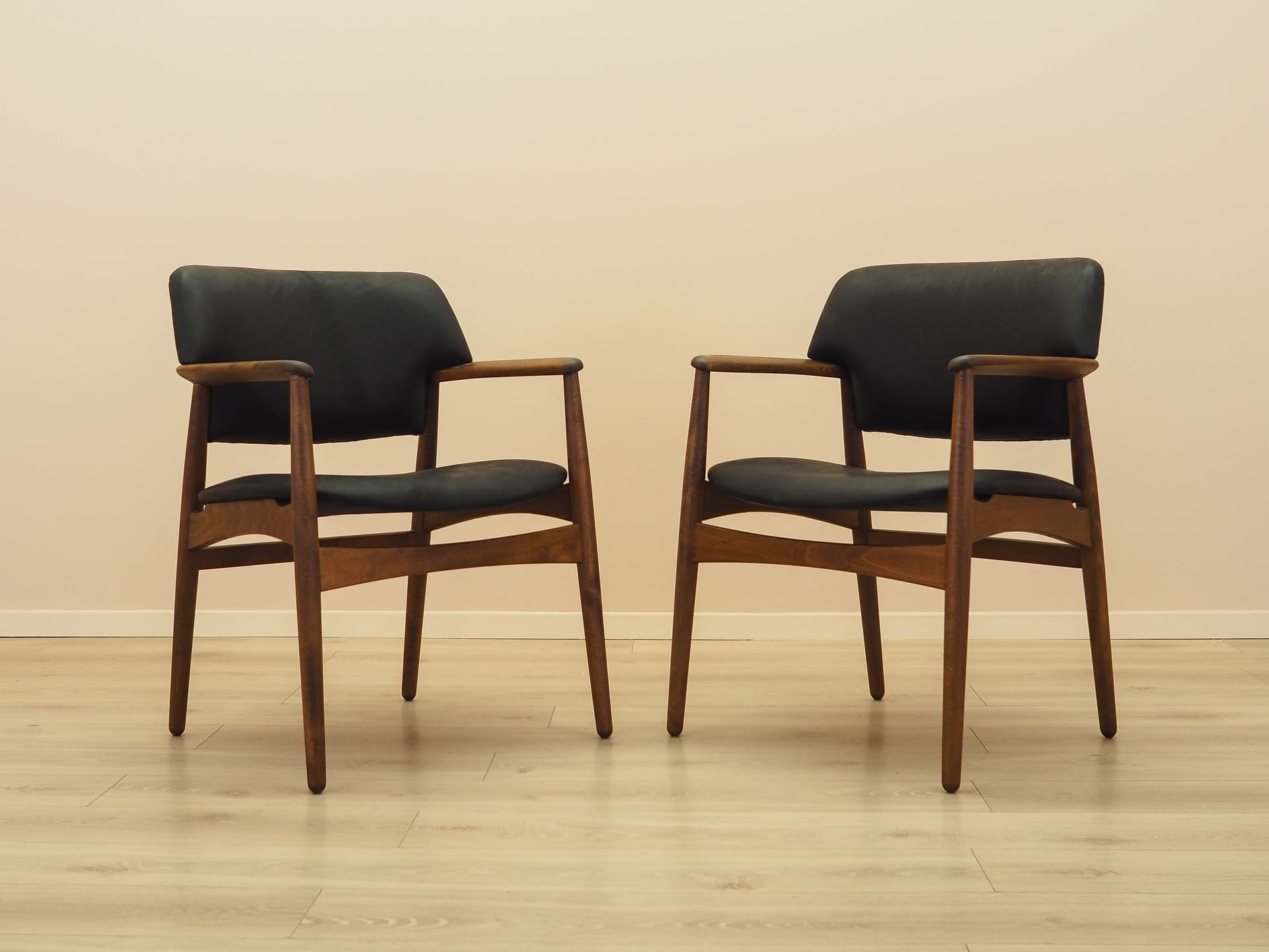 Fotel Larsen & Bender Madsen, dąb brązowy, skóra naturalna czarna, Fritz Hansen, Dania, lata 70. - 371367