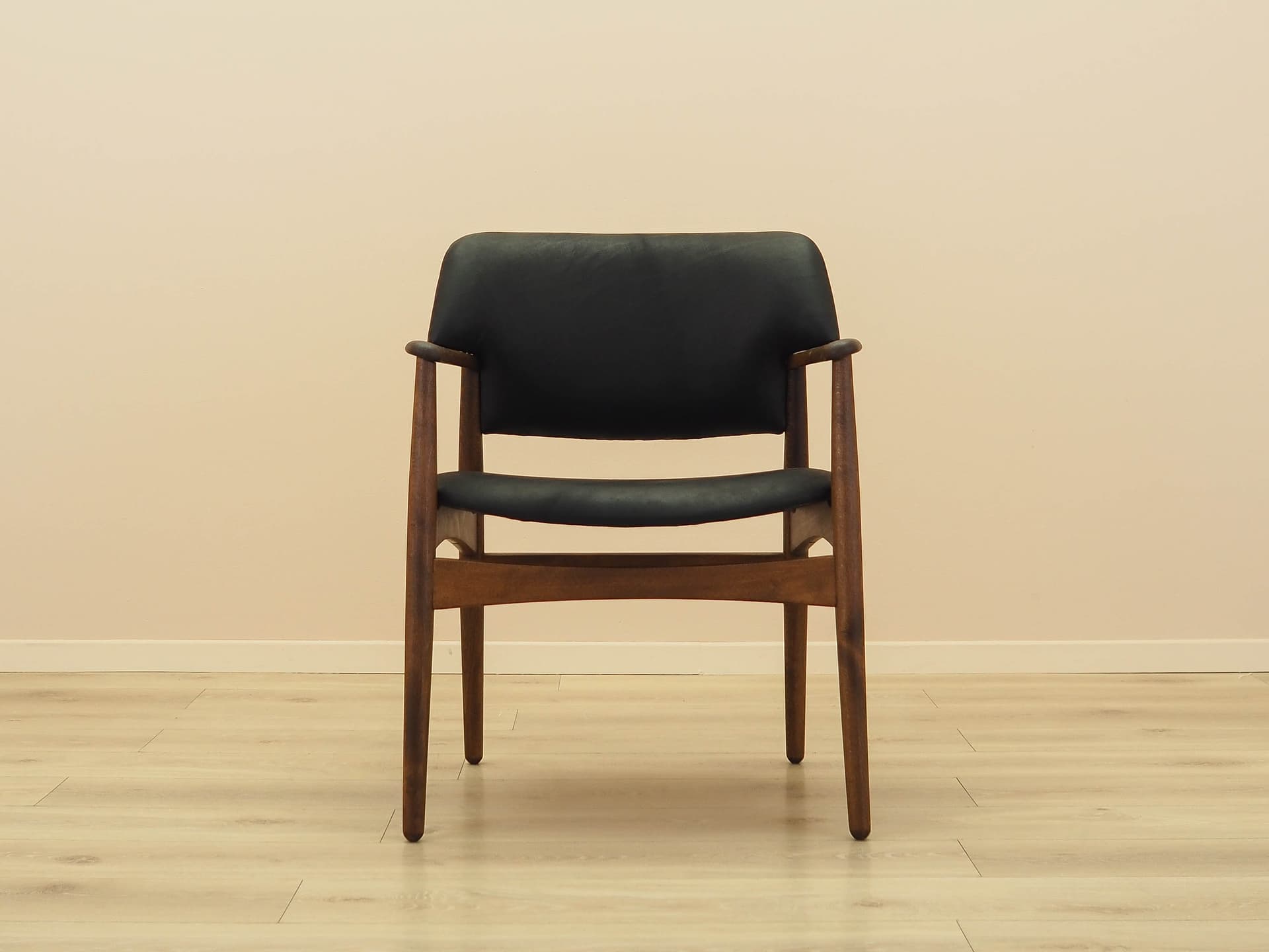 Fotel Larsen & Bender Madsen, dąb brązowy, skóra naturalna czarna, Fritz Hansen, Dania, lata 70. - 371358