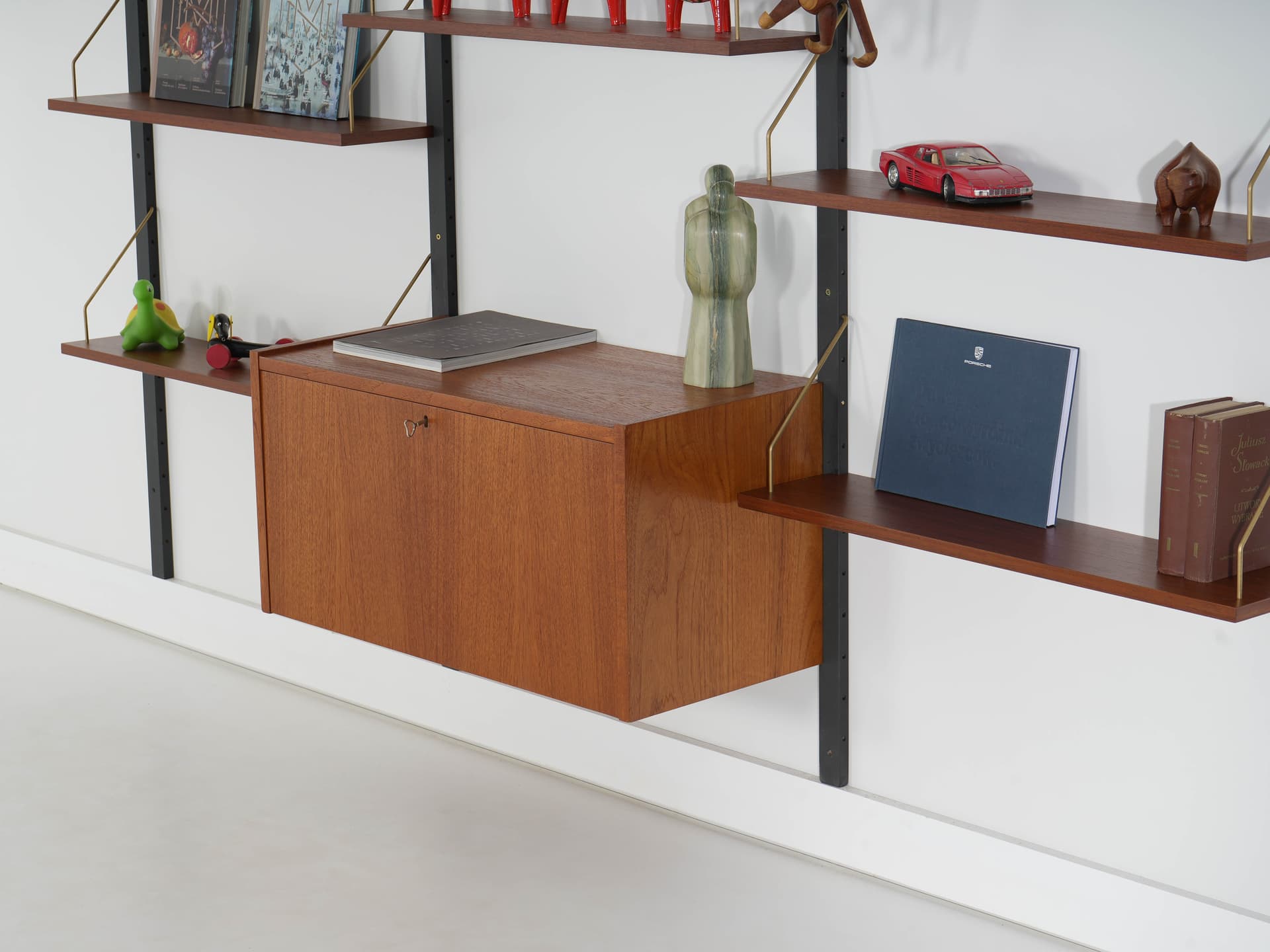 Regał modułowy, teak brązowy, metal czarny, Dania, lata 70. - 371375