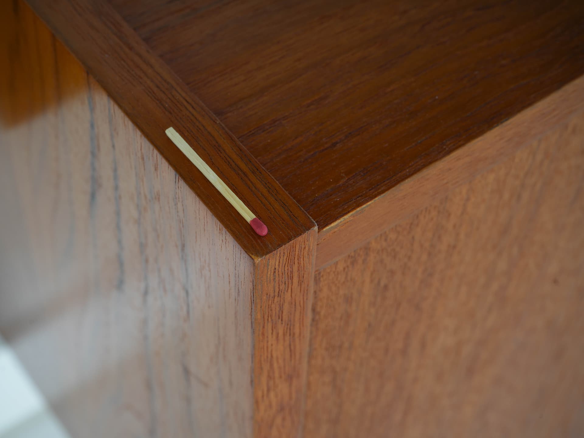 Regał modułowy, teak brązowy, metal czarny, Dania, lata 70. - 371379