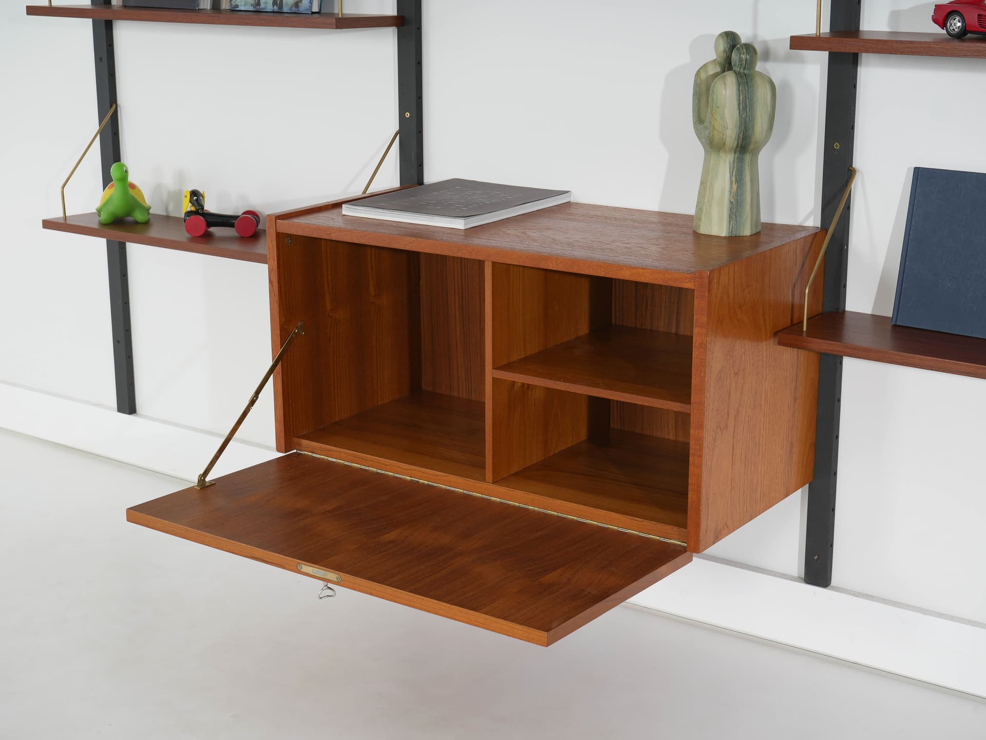Regał modułowy, teak brązowy, metal czarny, Dania, lata 70. - 371381