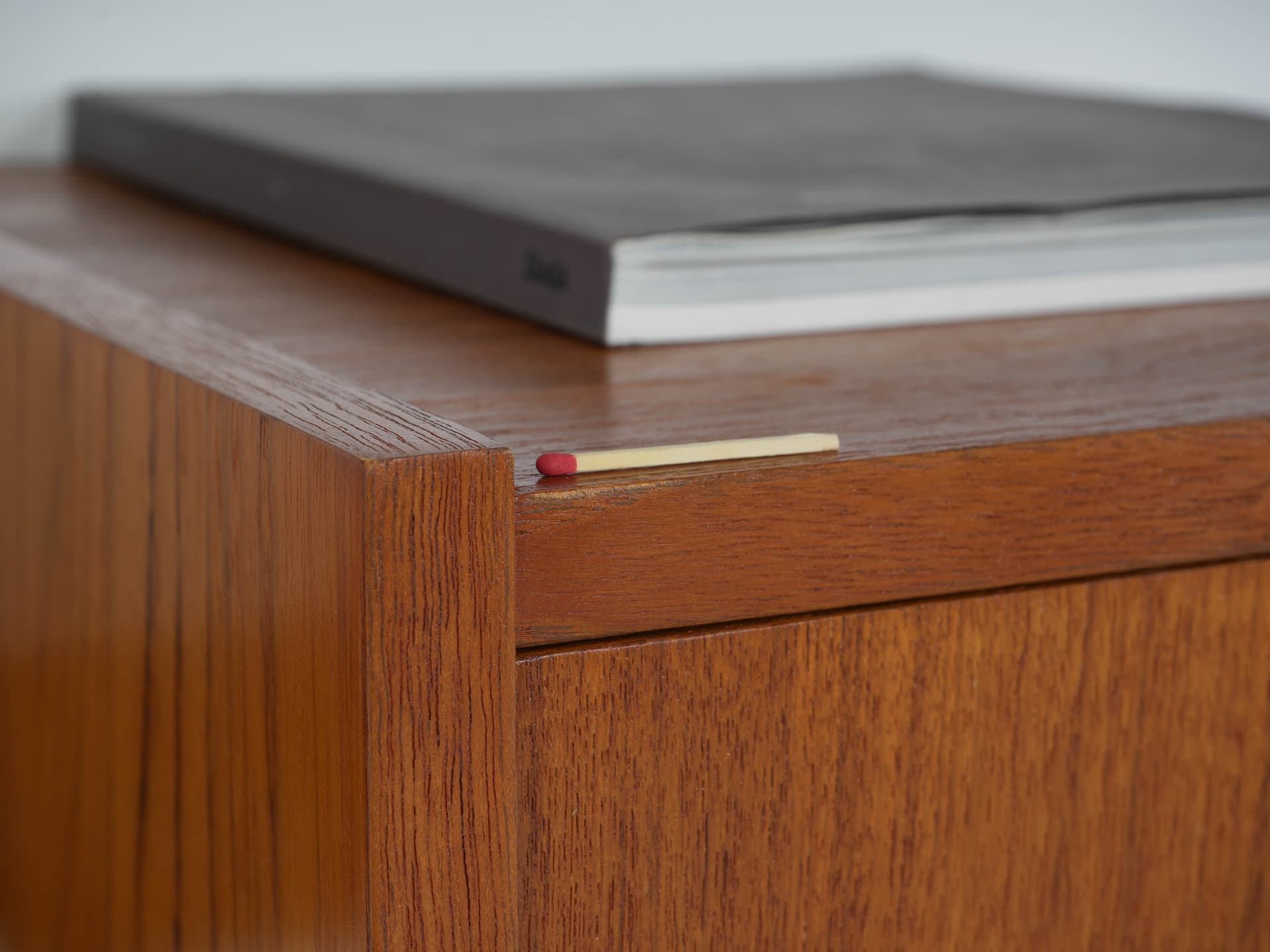 Regał modułowy, teak brązowy, metal czarny, Dania, lata 70. - 371380