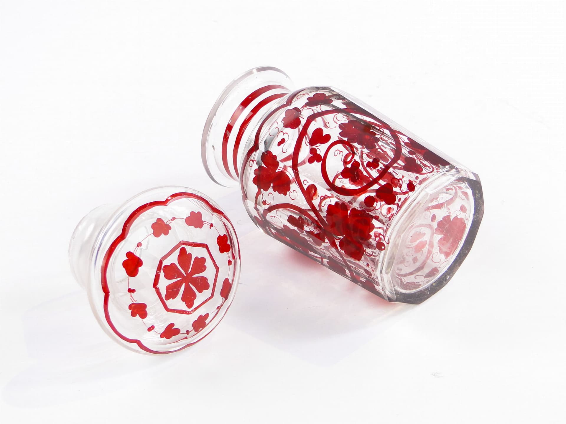 Herbatnica Biedermeier, przezroczysty kryształ, emalia czerwona, Austria, lata 40. XIX w. - 371455