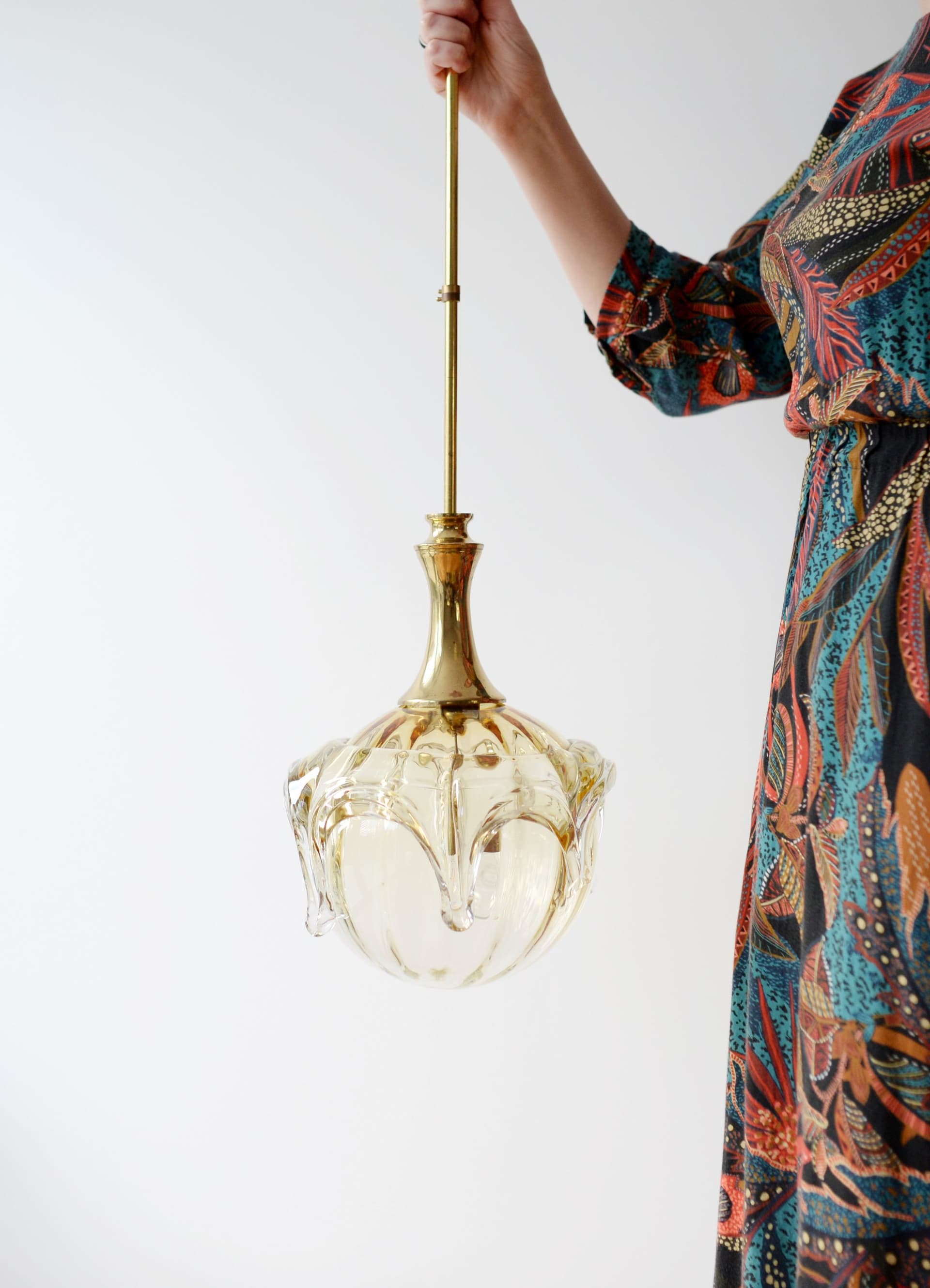 Lampa wisząca, bursztynowe szkło, mosiądz złoty, Limburg, Niemcy, lata 70. - 371492