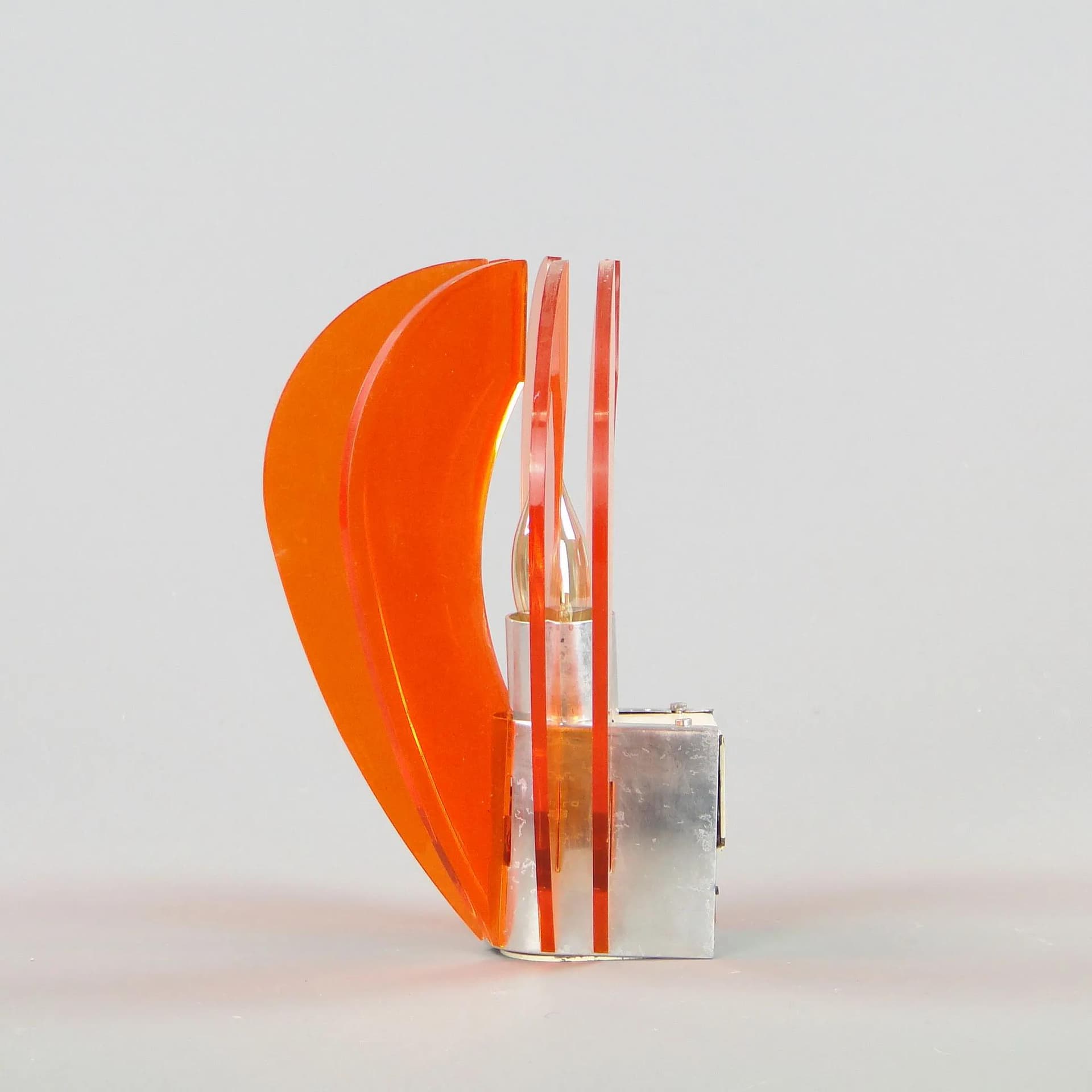 Kinkiet modernistyczny, pomarańczowy, akryl, aluminium, Niemcy, lata 50. - 371582
