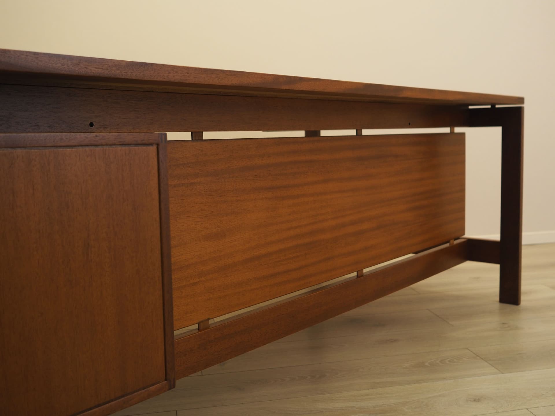 Biurko, teak brązowy, mahoń pomarańczowy, proj. H. Jensen & T. Valeur, Dania, lata 60. - 371590