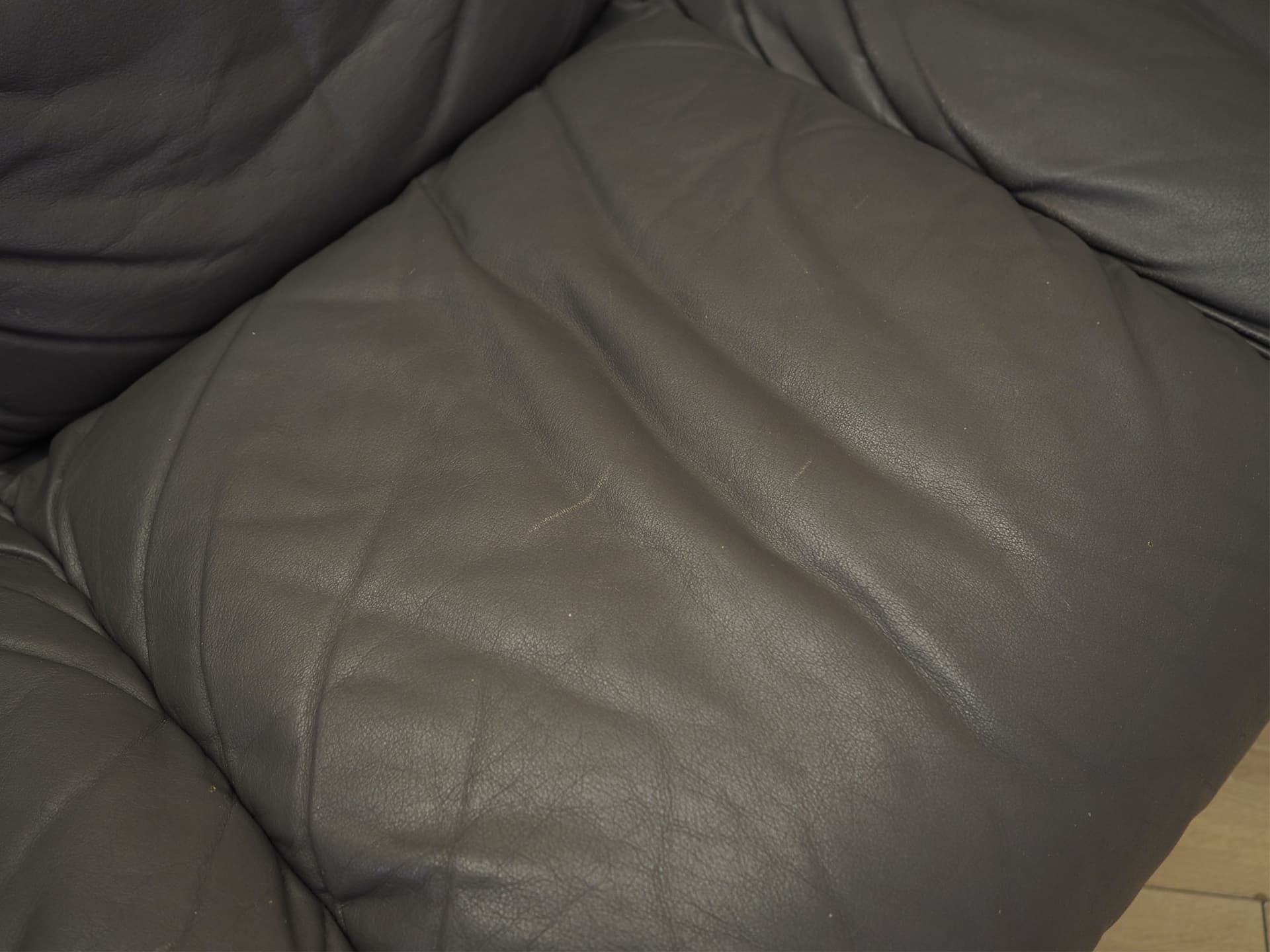 Sofa dwuosobowa, skóra szara, drewno, Włochy, lata 70. - 371819