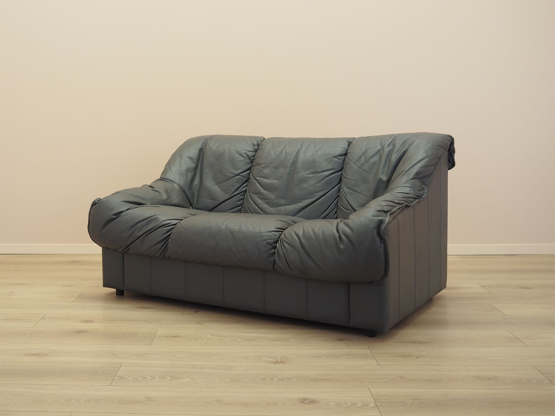 Sofa dwuosobowa, skóra szara, drewno, Włochy, lata 70. - 371809