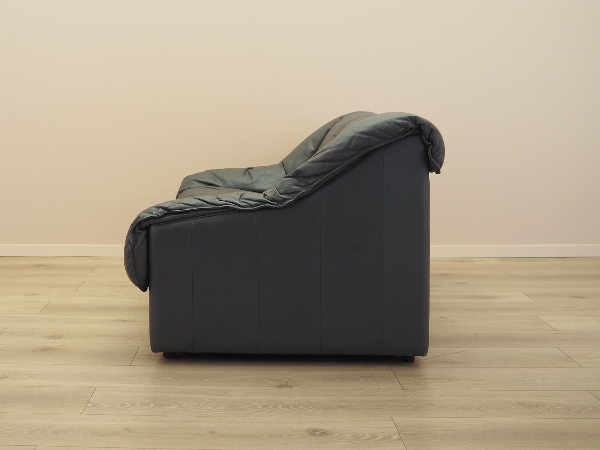 Sofa dwuosobowa, skóra szara, drewno, Włochy, lata 70. - 371808
