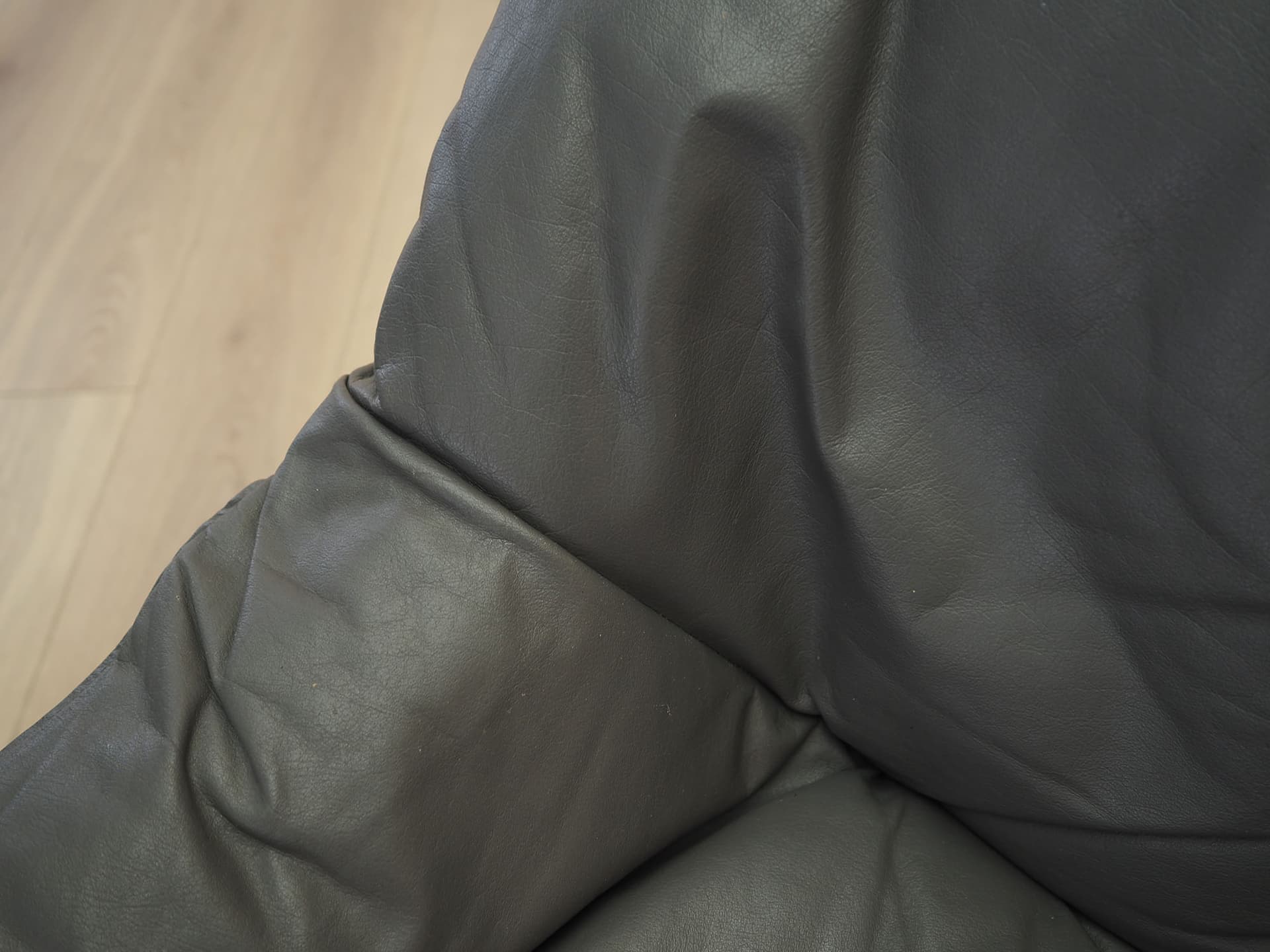 Sofa dwuosobowa, skóra szara, drewno, Włochy, lata 70. - 371821