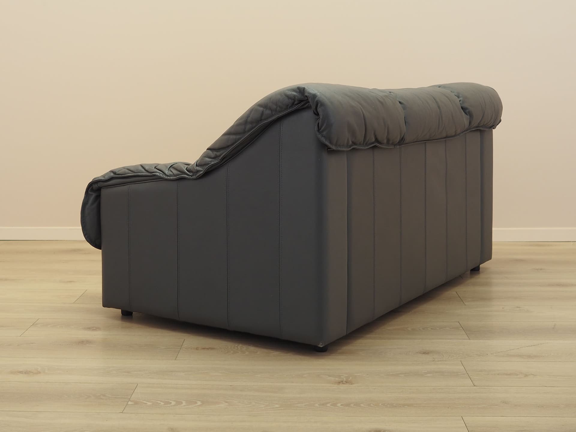 Sofa dwuosobowa, skóra szara, drewno, Włochy, lata 70. - 371810