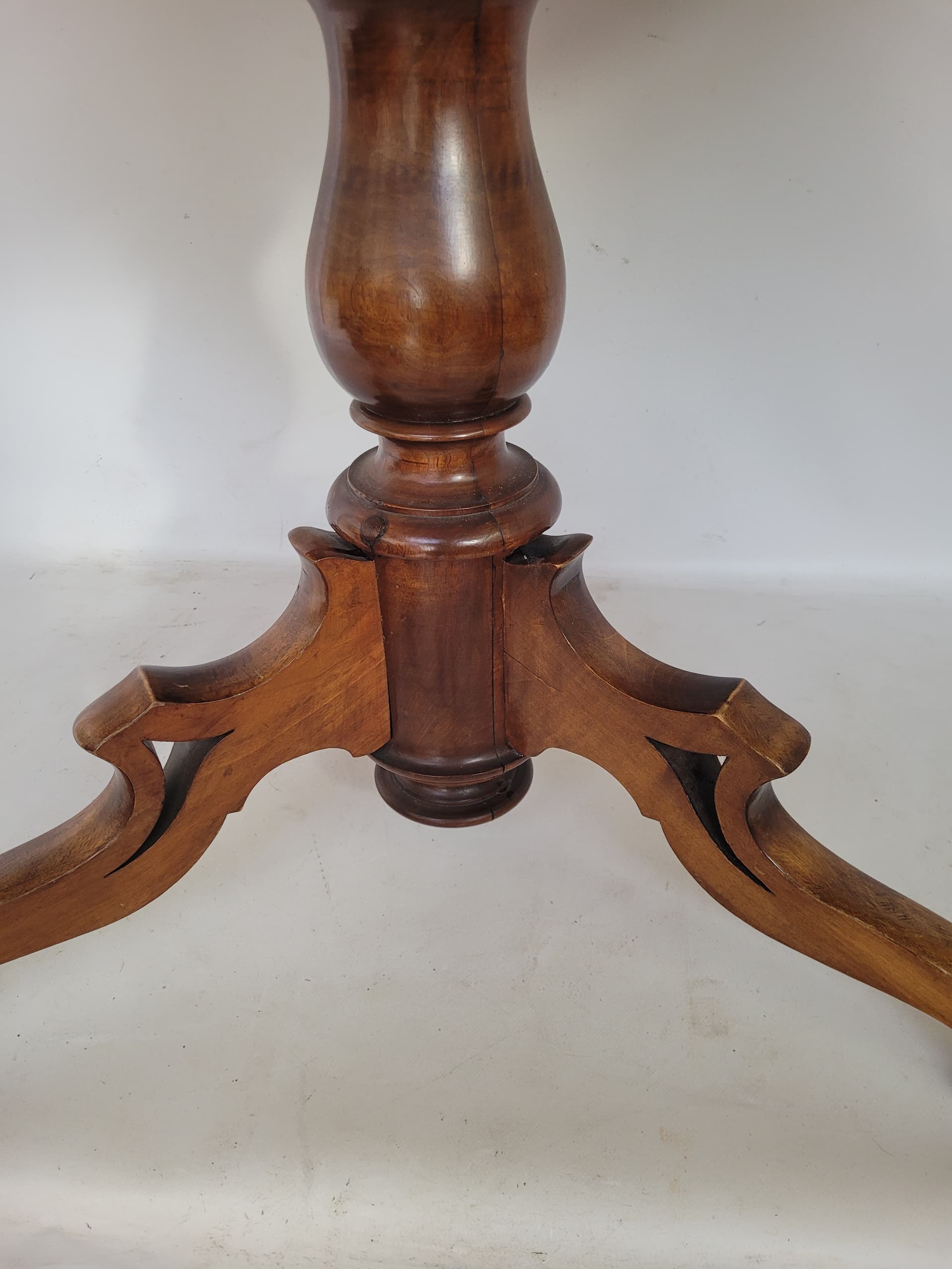 Stół okrągły art déco, brązowy, orzech, lata 30. - 371901