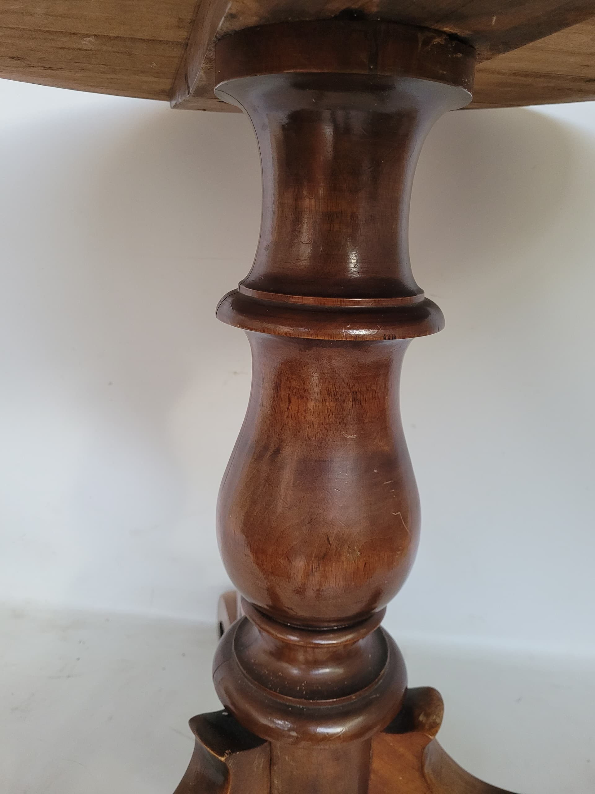 Stół okrągły art déco, brązowy, orzech, lata 30. - 371902