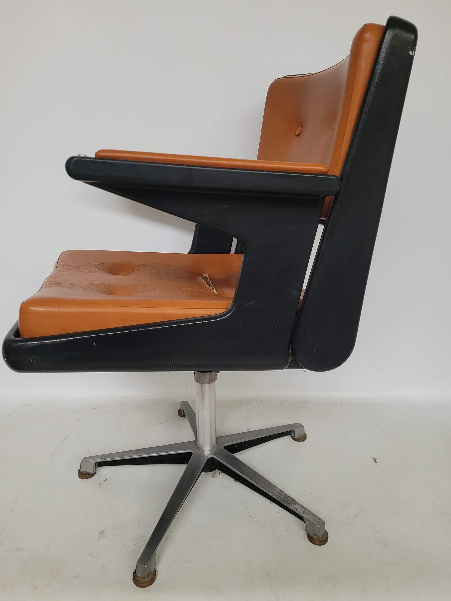Fotel obrotowy Space Age, skóra ekologiczna brązowa, plastik czarny, metal srebrny, lata 60. - 371939