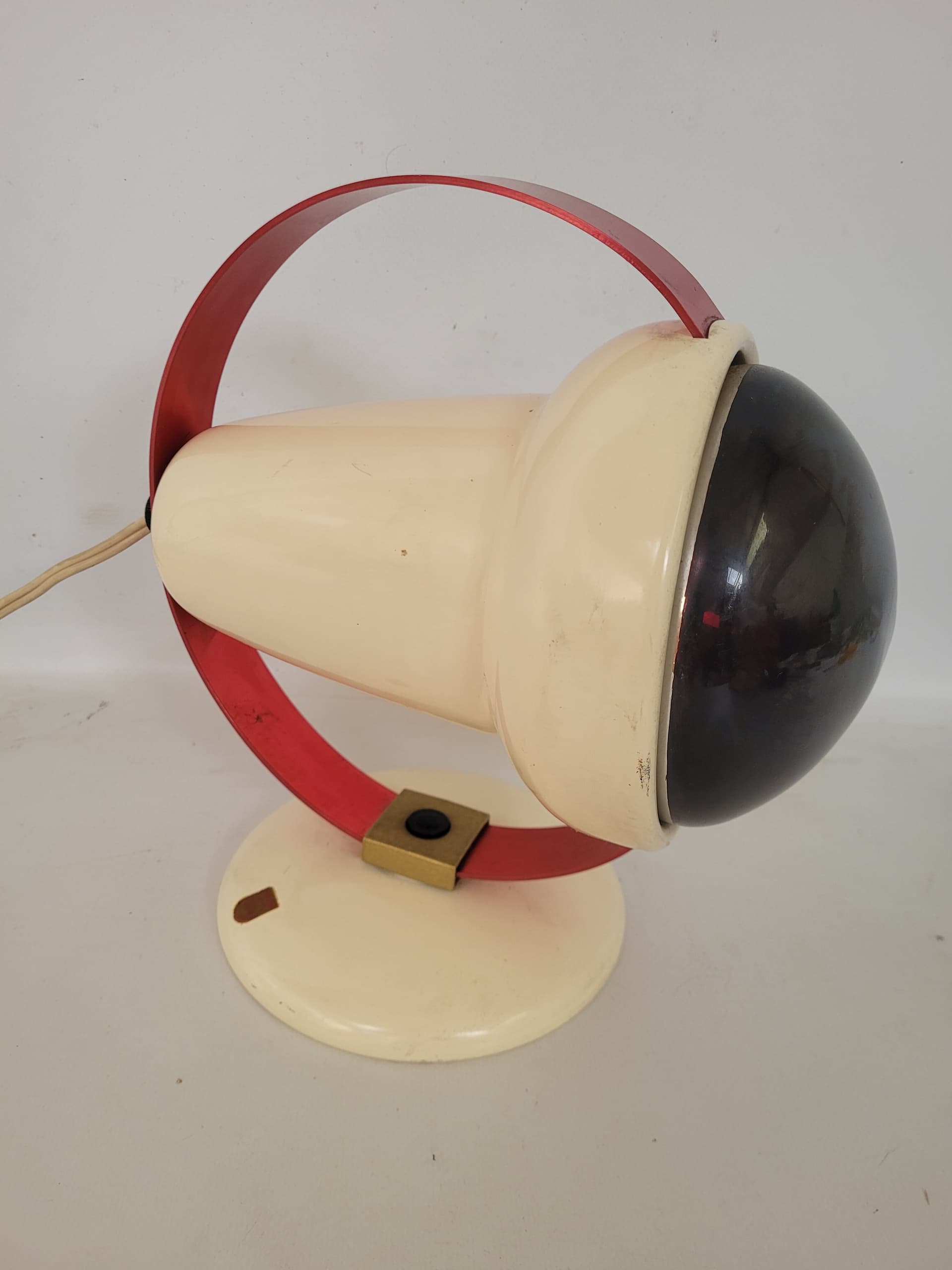 Lampa stołowa Space Age, metal kremowy, plastik czarny czerwony, lata 60. - 371967