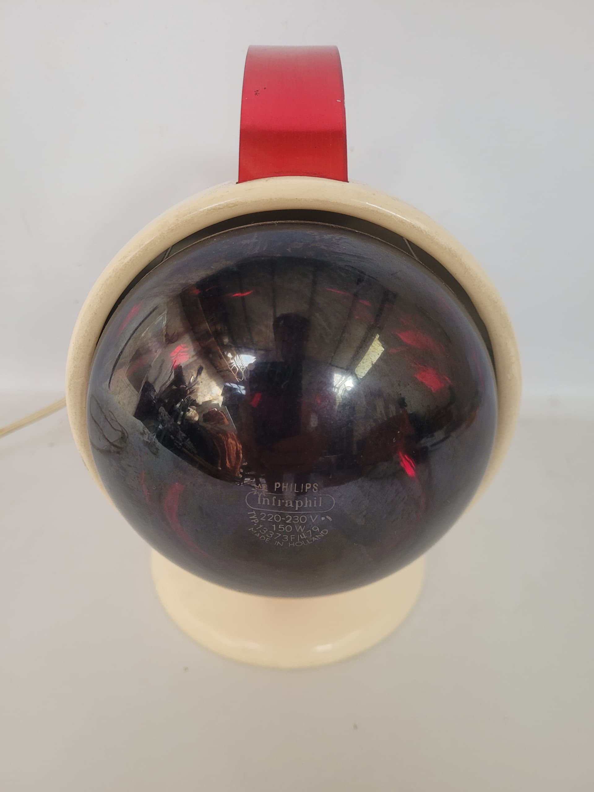 Lampa stołowa Space Age, metal kremowy, plastik czarny czerwony, lata 60. - 371965