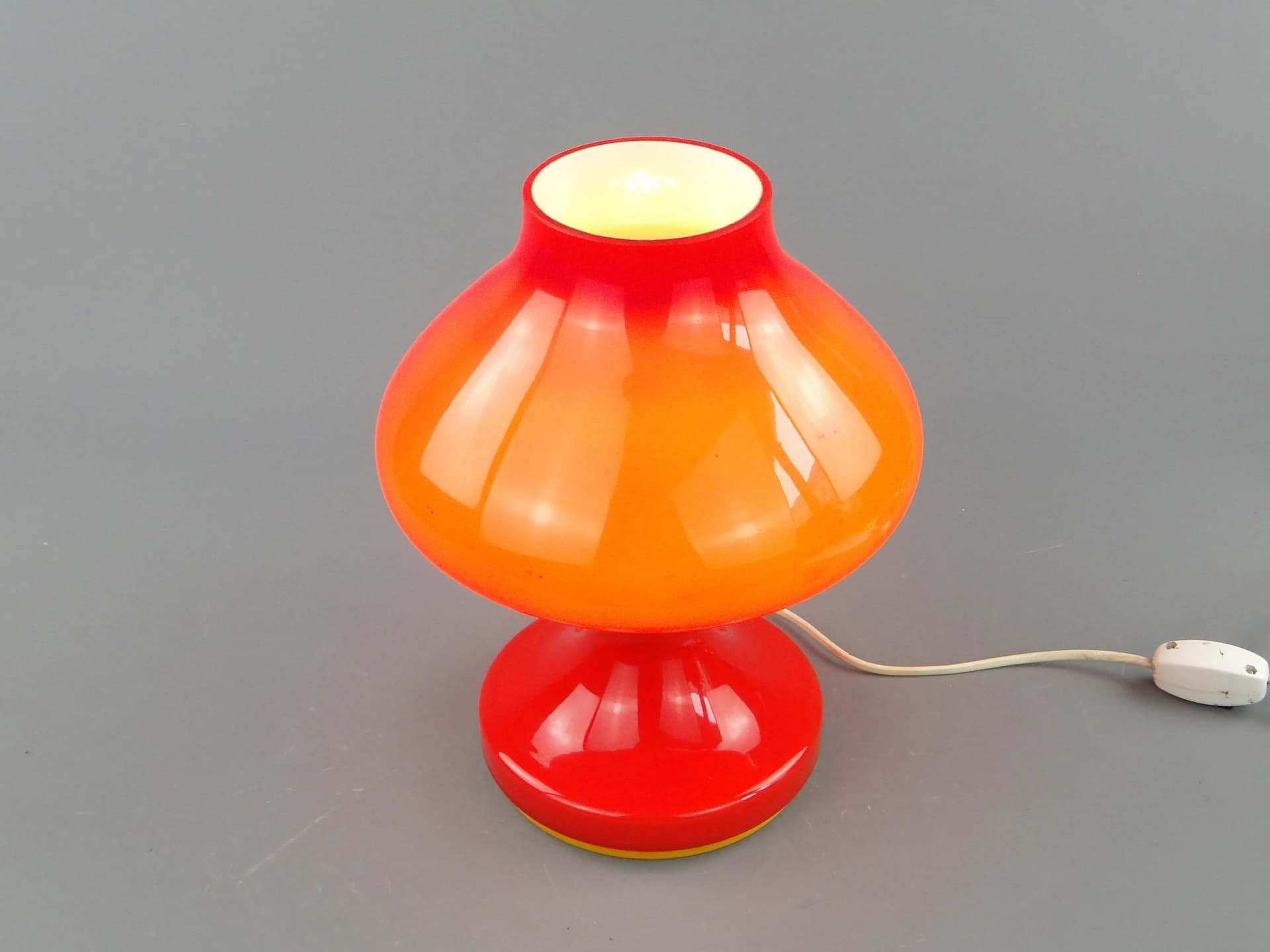 Lampa stołowa, szkło czerwony pomarańczowy żółty, proj. S. Tabera, OPP Jihlava, Czechosłowacja, lata 70. - 371979