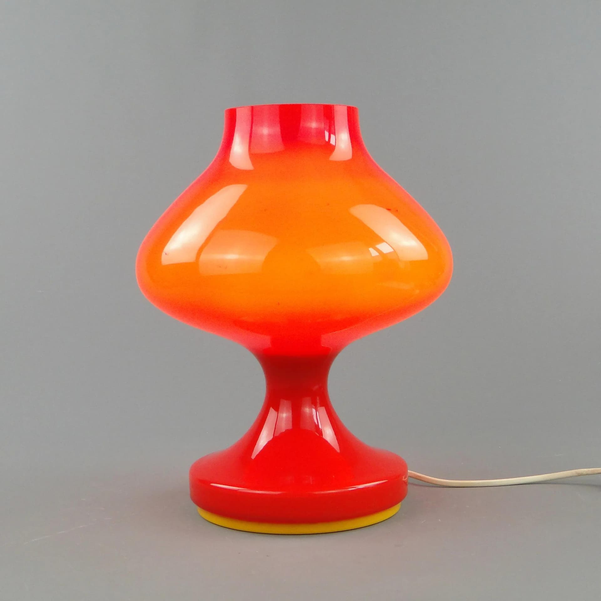 Lampa stołowa, szkło czerwony pomarańczowy żółty, proj. S. Tabera, OPP Jihlava, Czechosłowacja, lata 70. - 371978