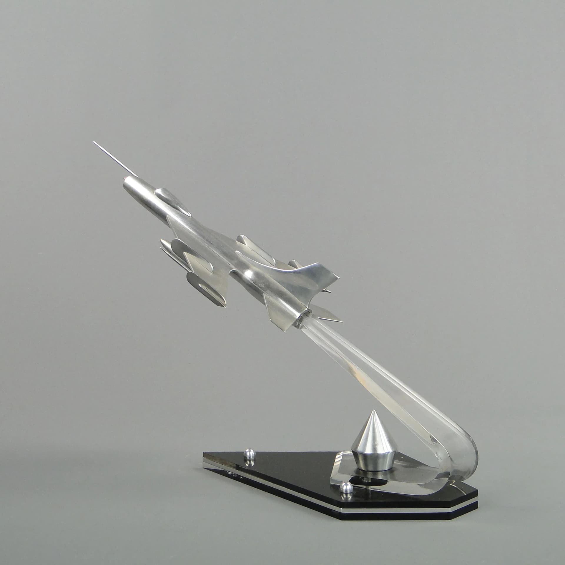 Model samolotu F-16 Walczący Sokół, srebrny, aluminium polerowane, akryl czarny, USA, lata 70. - 372016