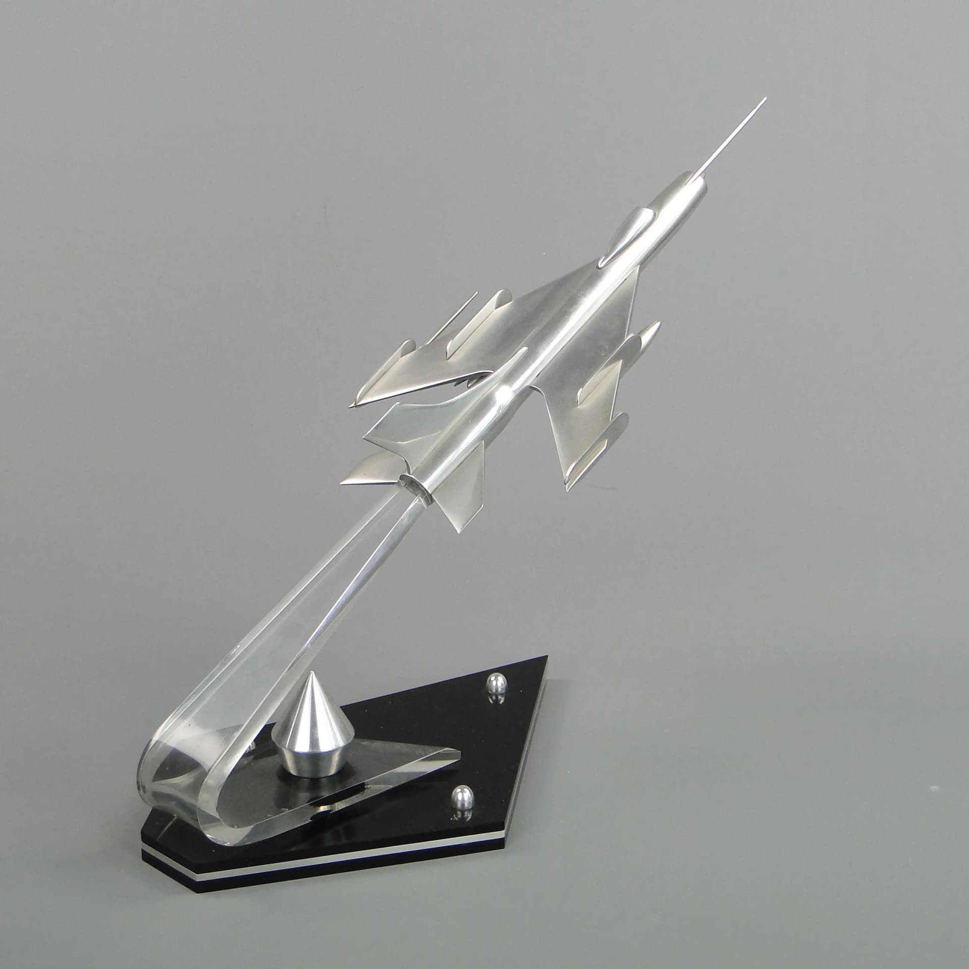 Model samolotu F-16 Walczący Sokół, srebrny, aluminium polerowane, akryl czarny, USA, lata 70. - 372012
