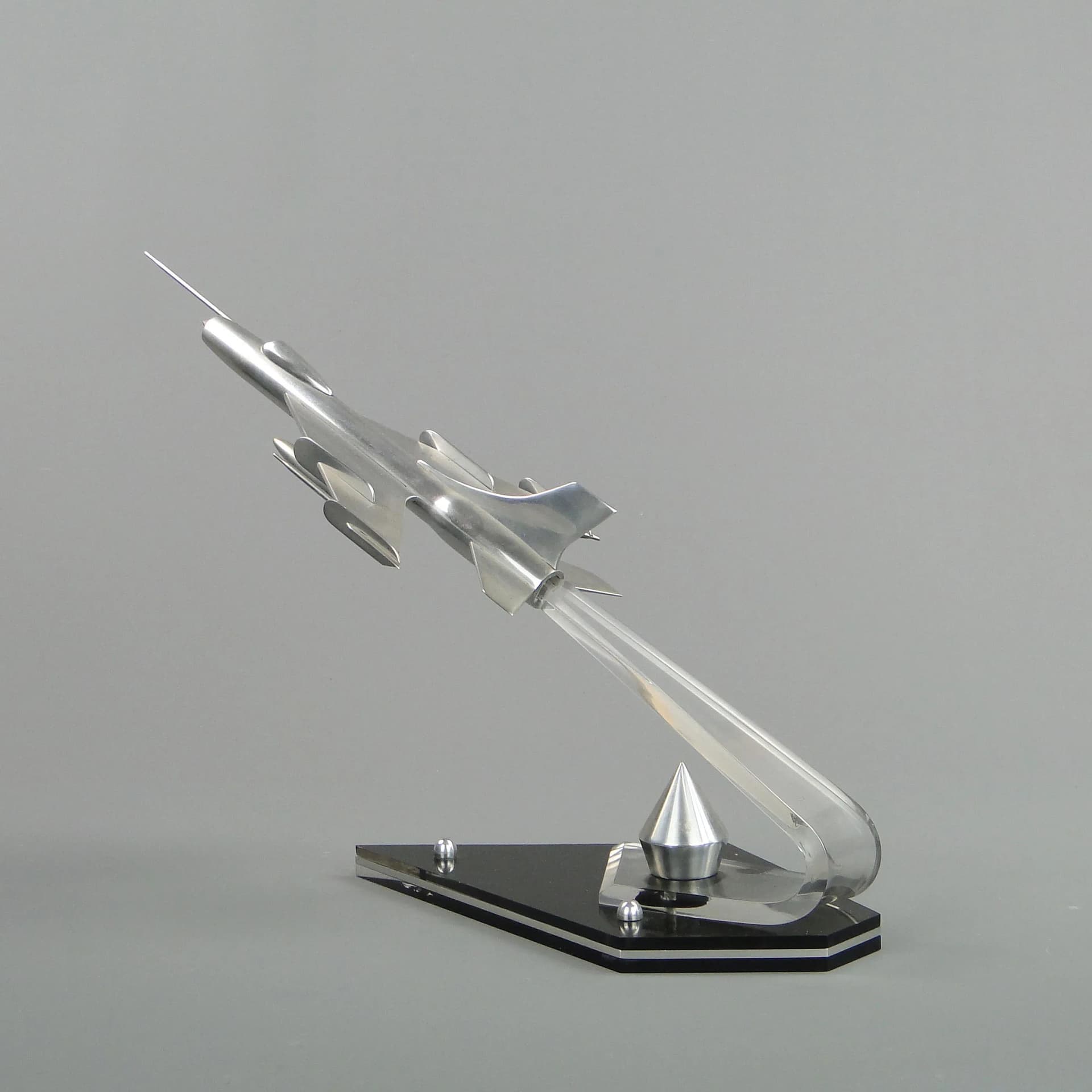 Model samolotu F-16 Walczący Sokół, srebrny, aluminium polerowane, akryl czarny, USA, lata 70. - 372015