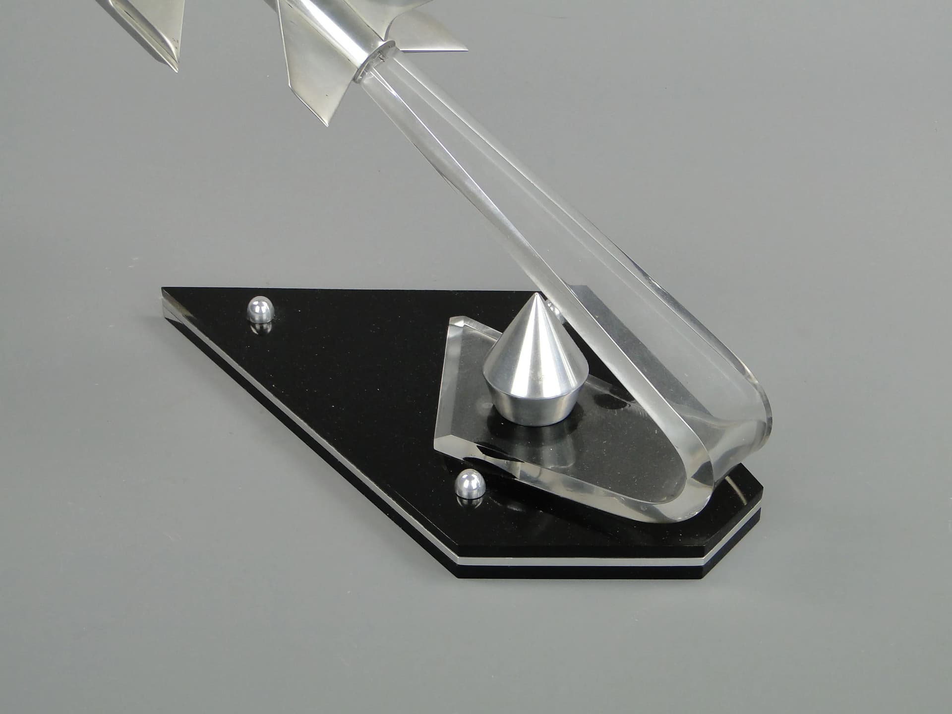 Model samolotu F-16 Walczący Sokół, srebrny, aluminium polerowane, akryl czarny, USA, lata 70. - 372017