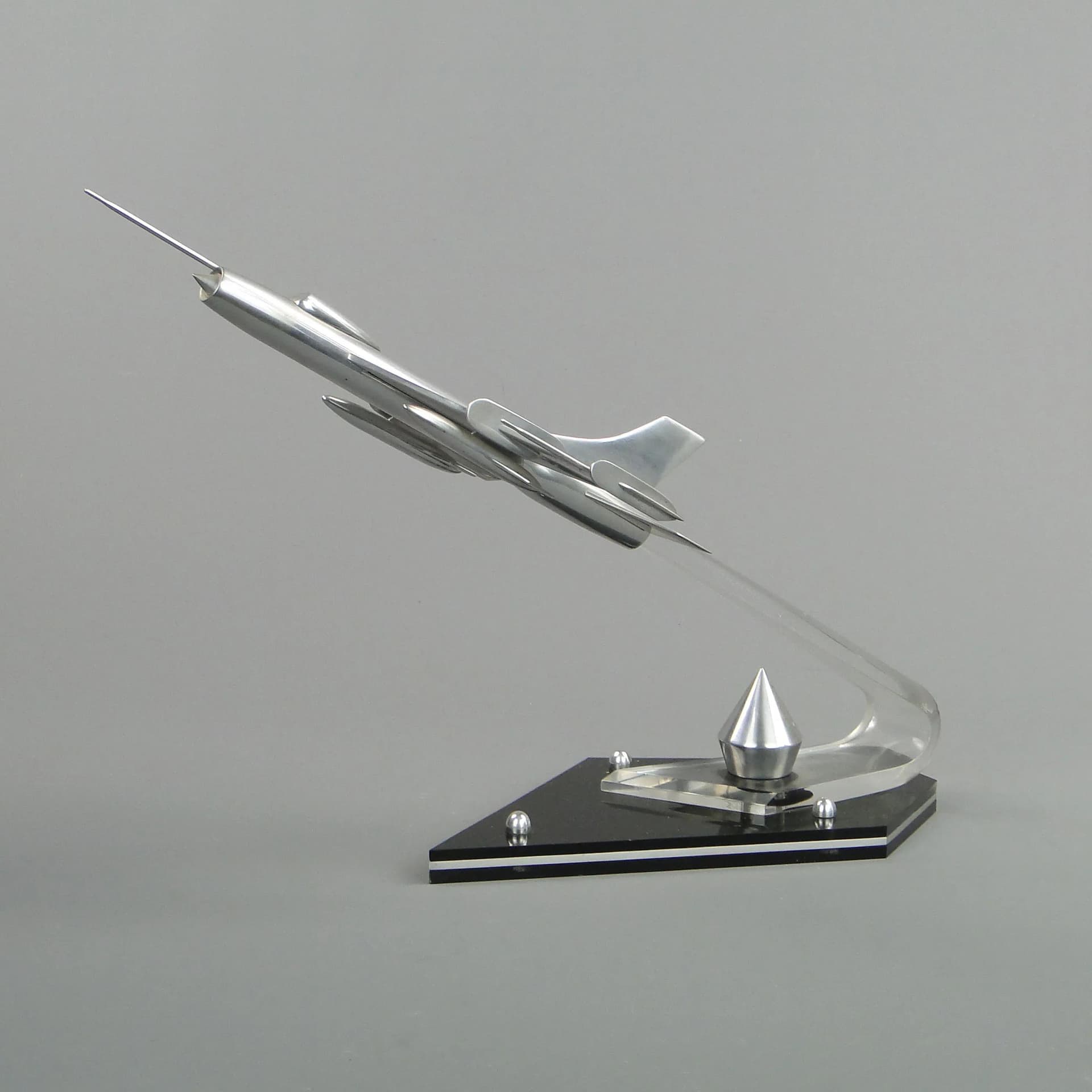 Model samolotu F-16 Walczący Sokół, srebrny, aluminium polerowane, akryl czarny, USA, lata 70. - 372018