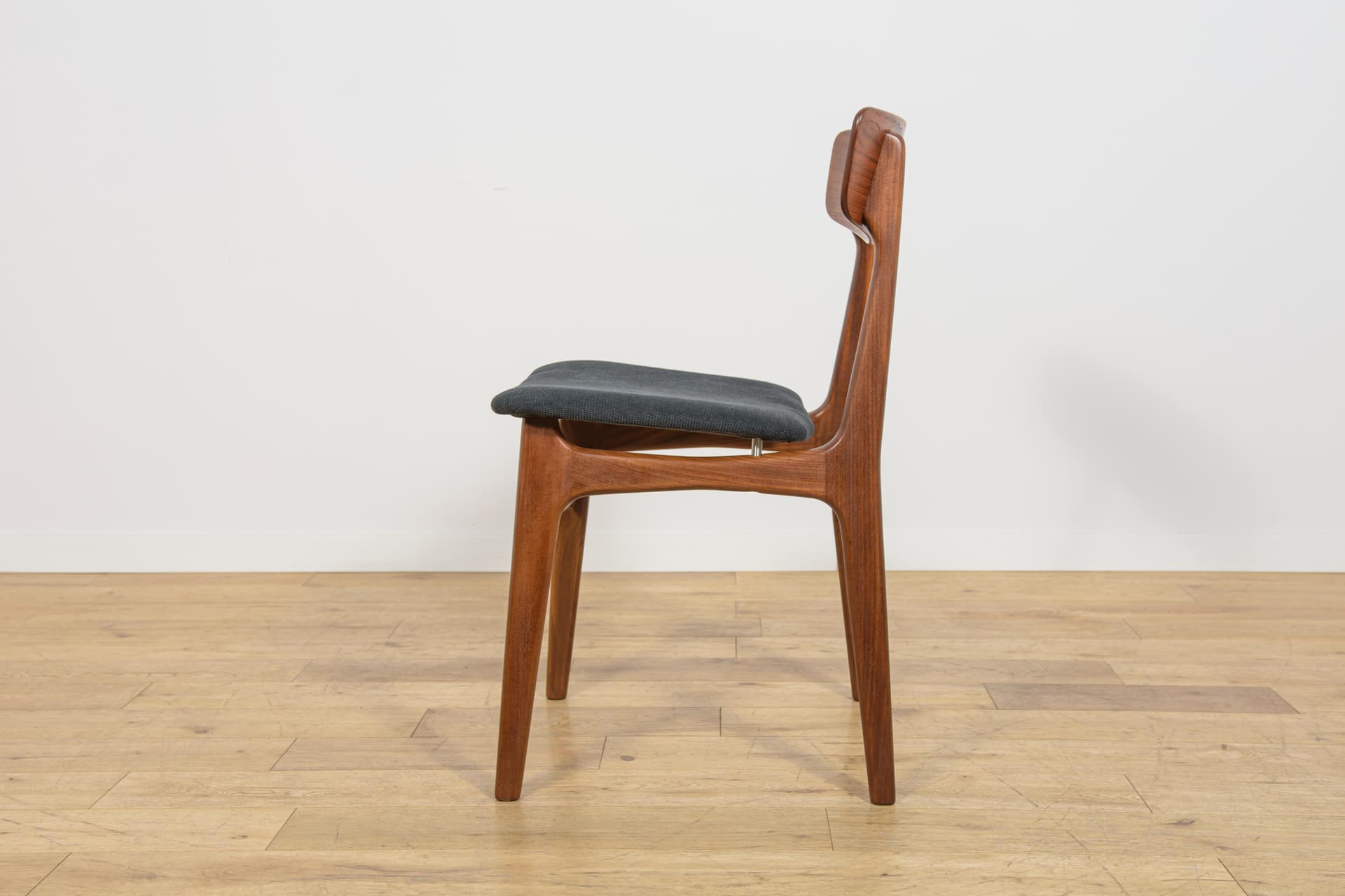 Komplet czterech krzeseł, teak brązowy, tkanina czarna, Farstrup Møbler, Dania, lata 60. - 372029