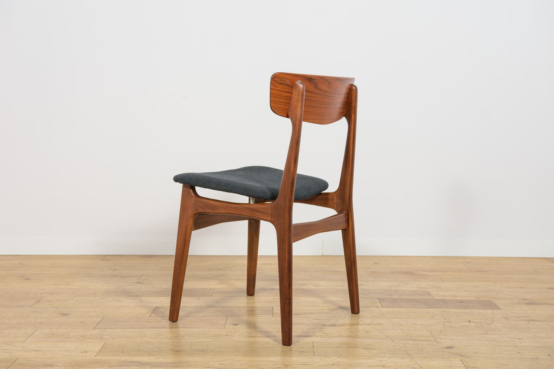 Komplet czterech krzeseł, teak brązowy, tkanina czarna, Farstrup Møbler, Dania, lata 60. - 372028